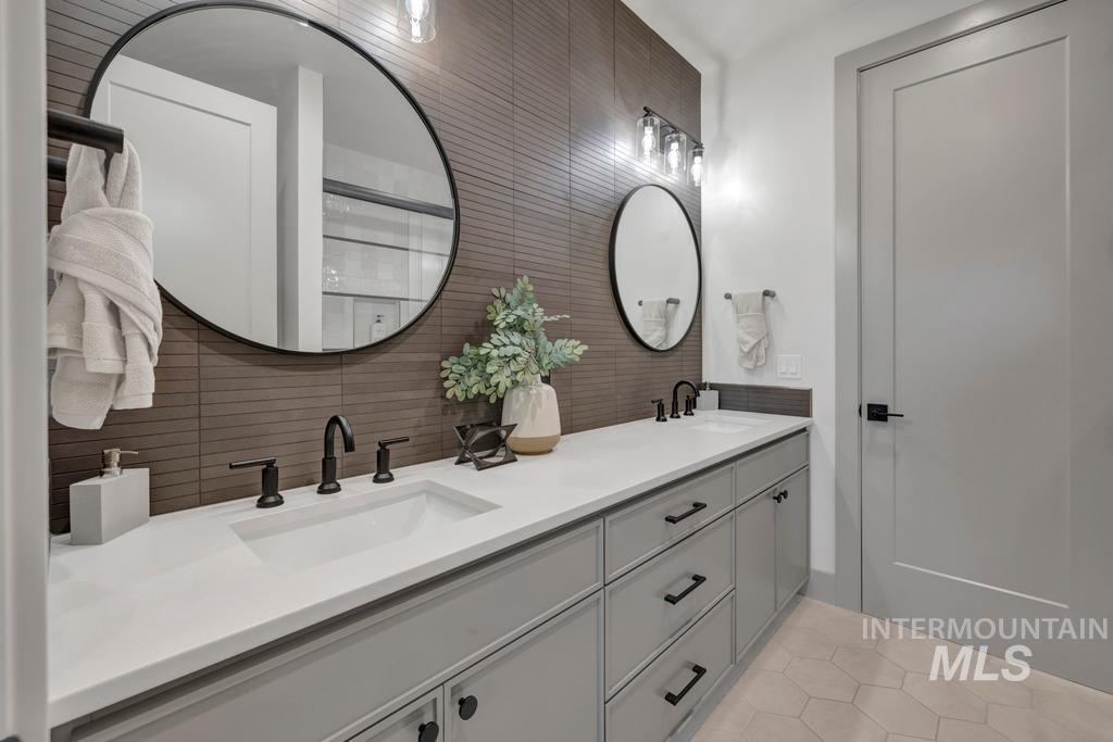 303 S 477 Ln W Property Photo 28