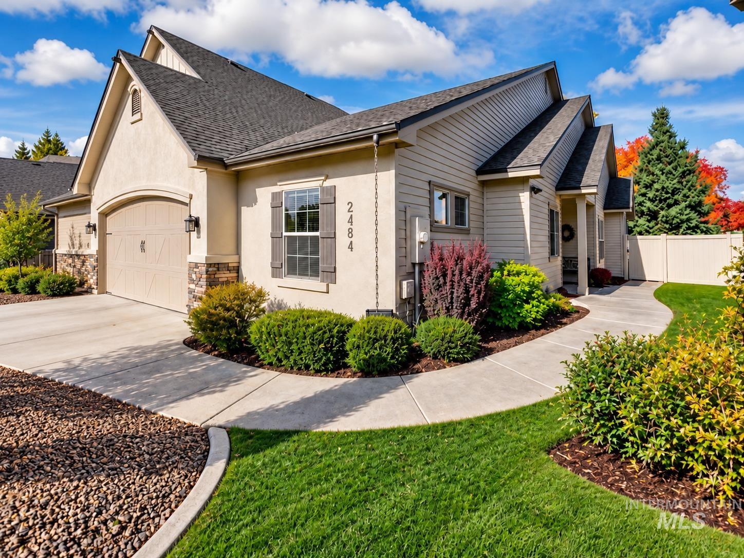 2484 E Summer Dawn Property Photo 1