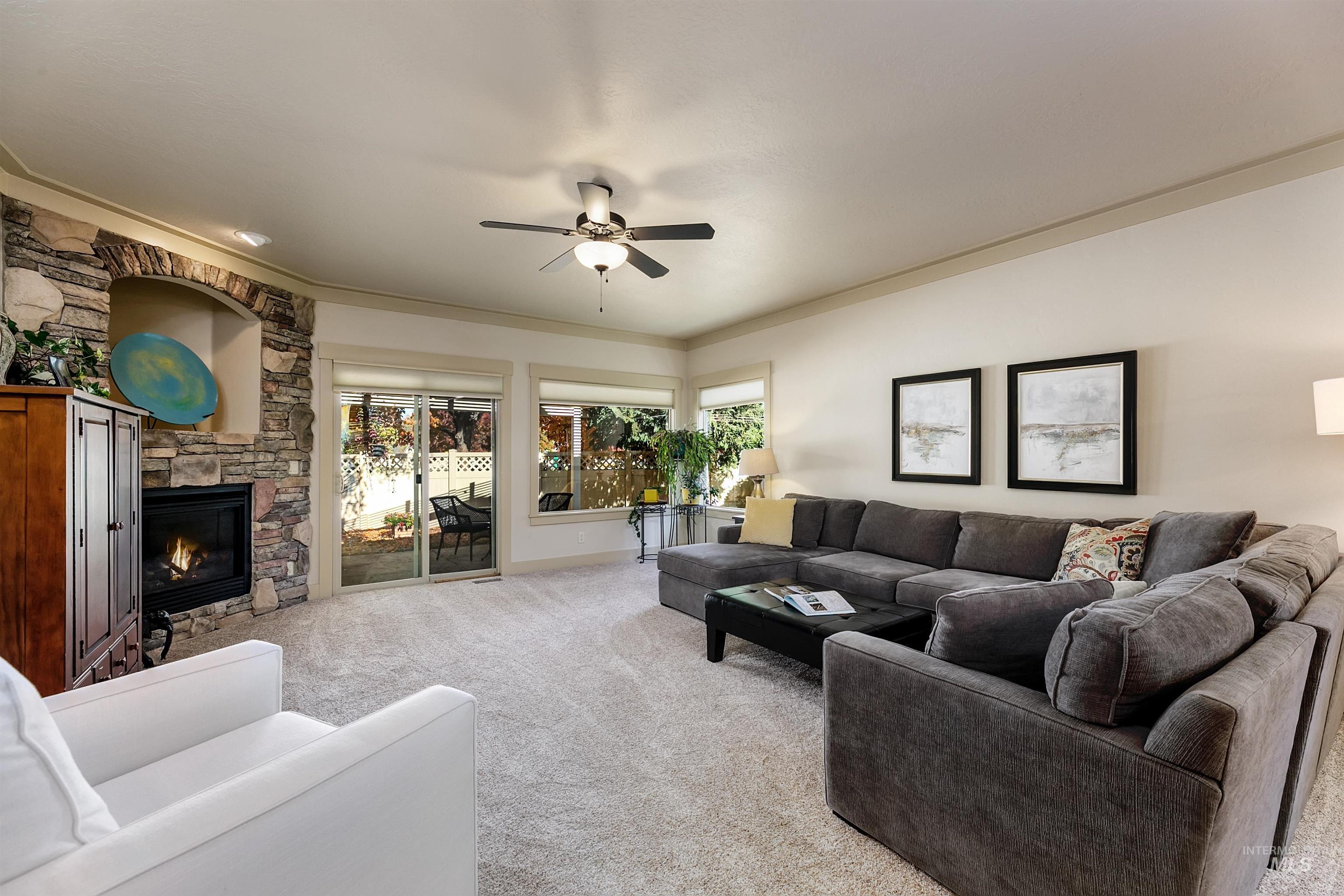 2484 E Summer Dawn Property Photo 3