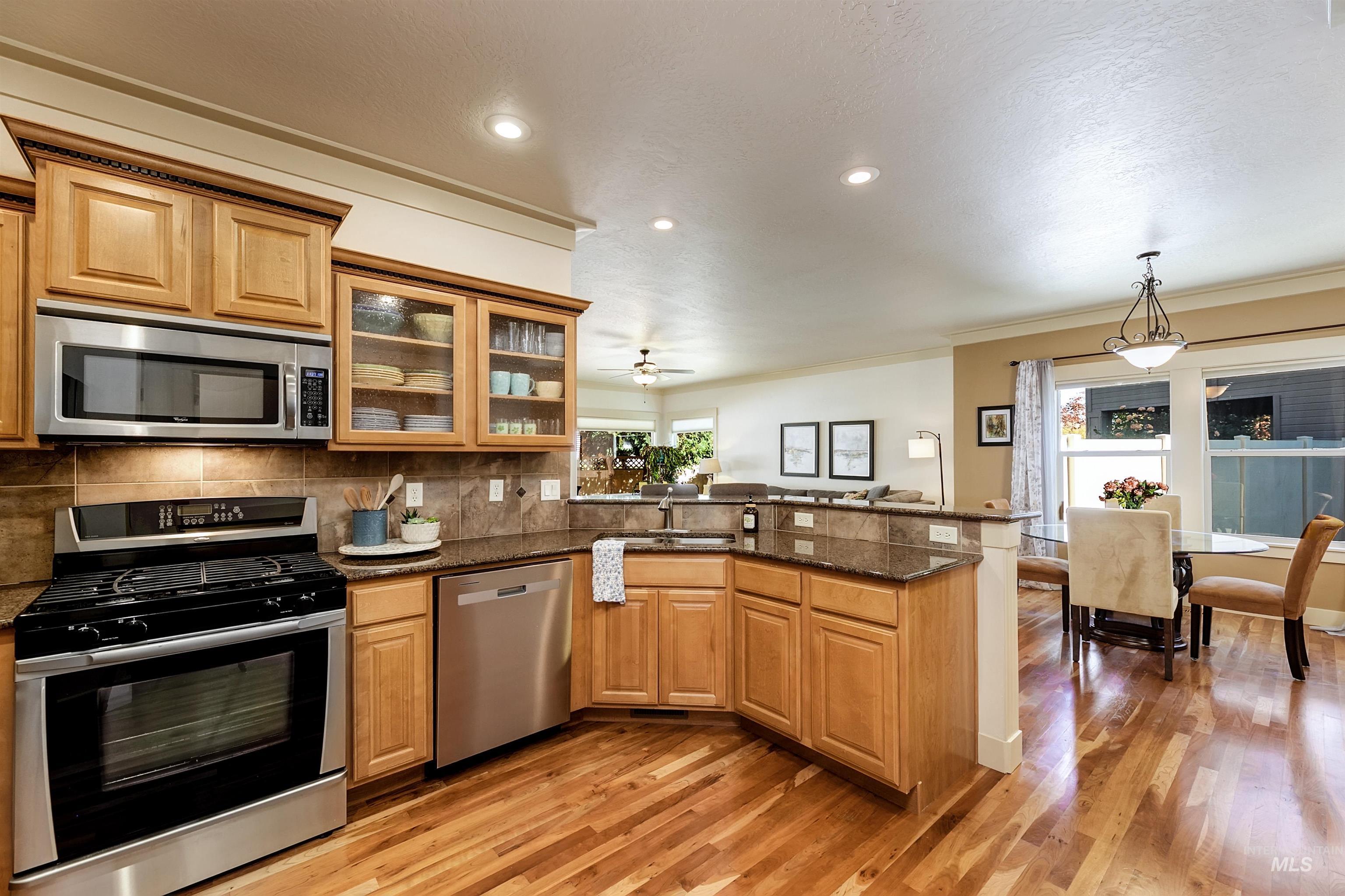 2484 E Summer Dawn Property Photo 4