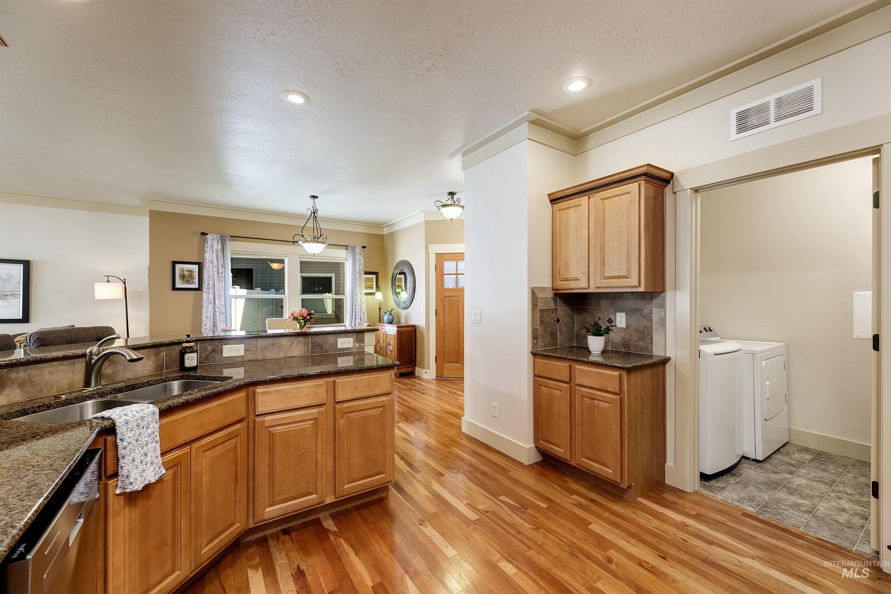 2484 E Summer Dawn Property Photo 10
