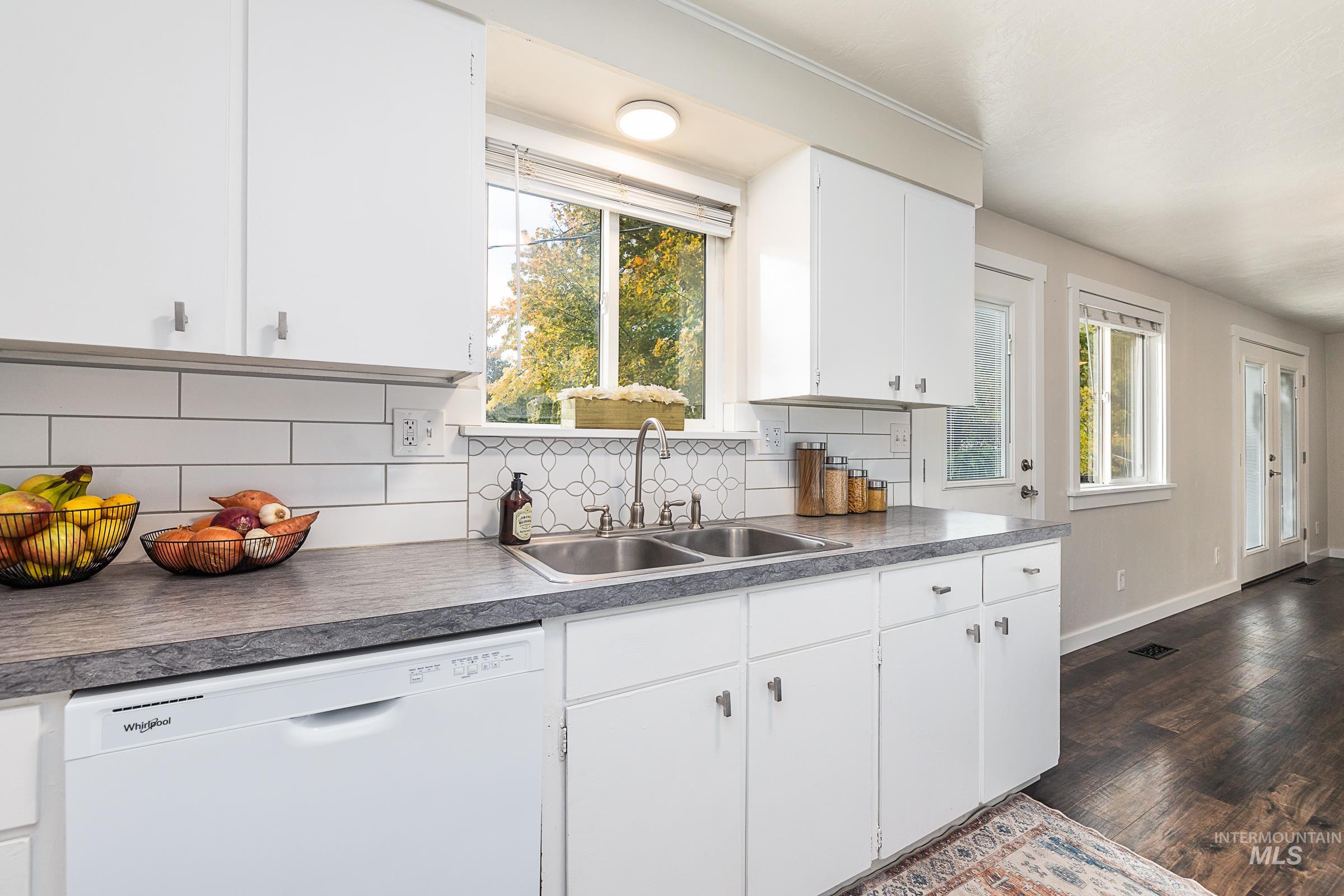 4021 N Milwaukee Street Property Photo 11