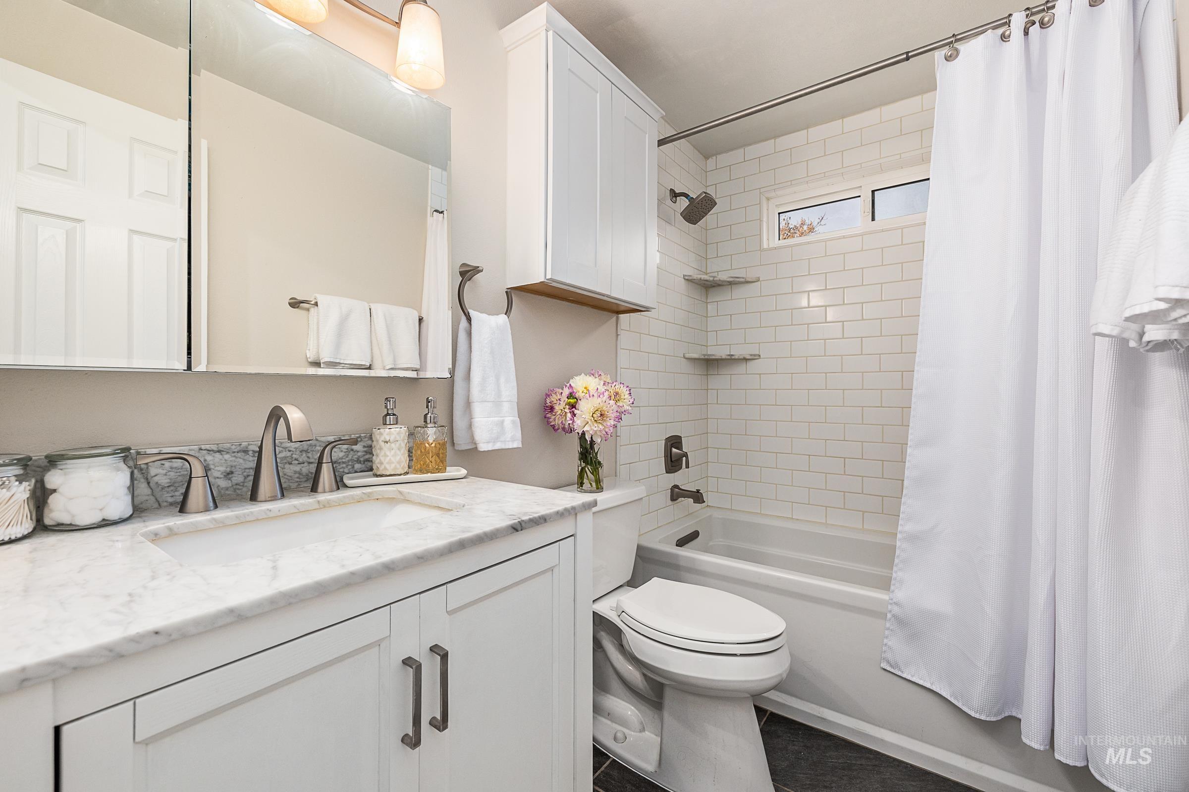 4021 N Milwaukee Street Property Photo 16