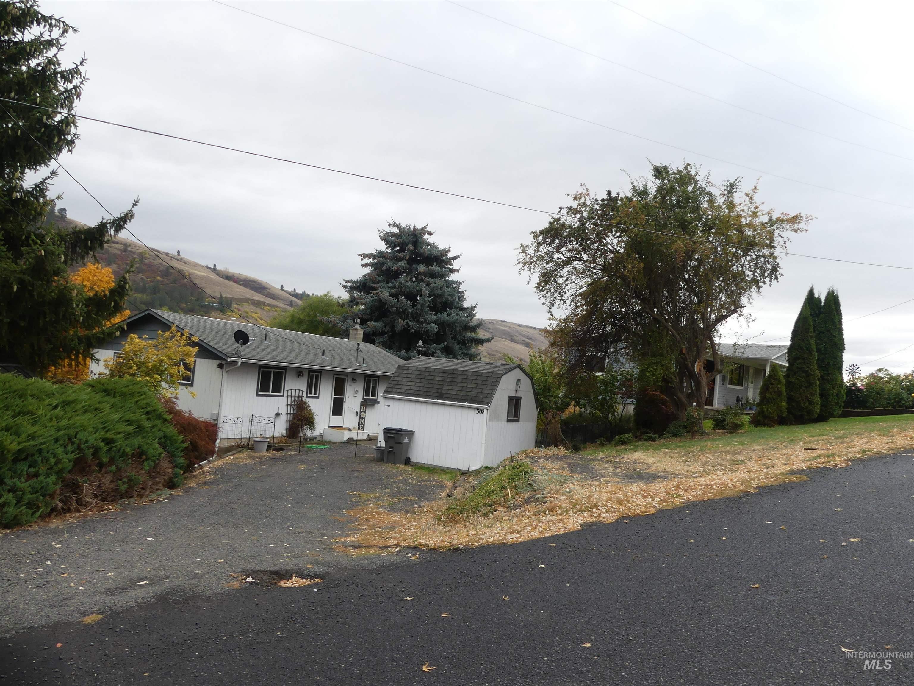 308 Ward St Property Photo 1