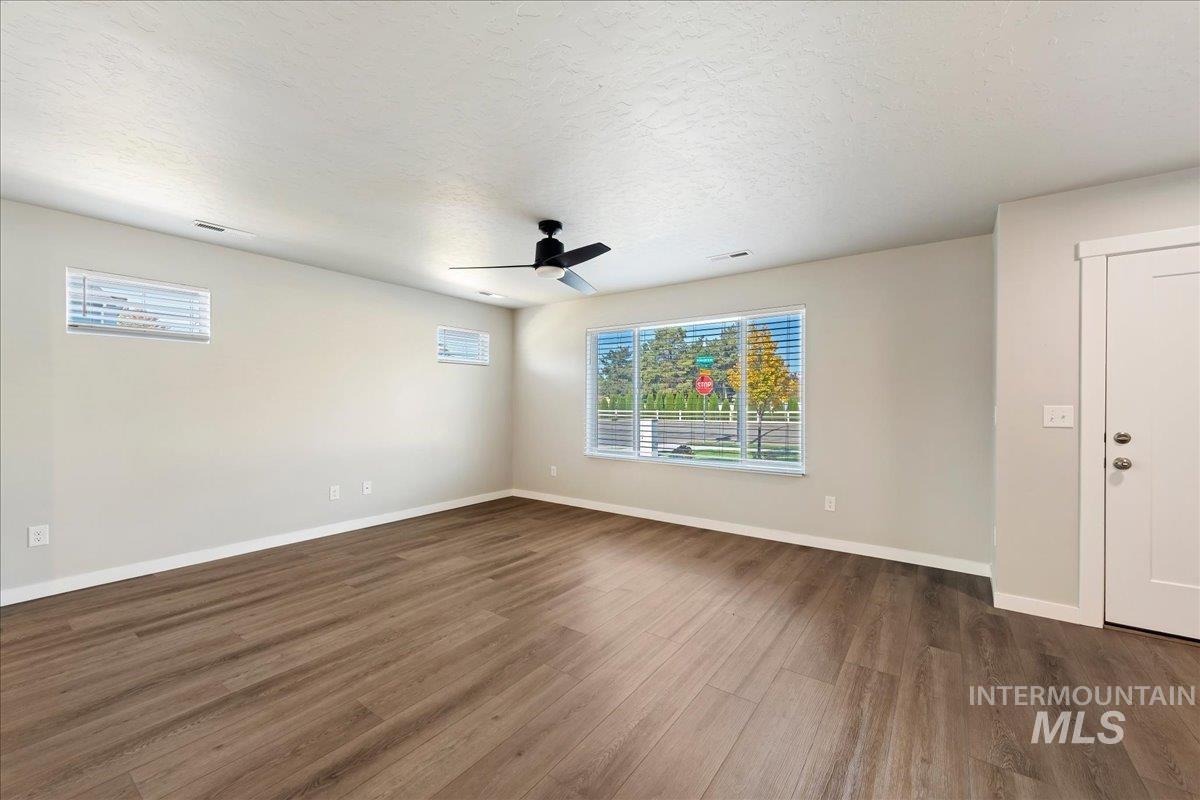 12489 W Victory Rd Property Photo 5