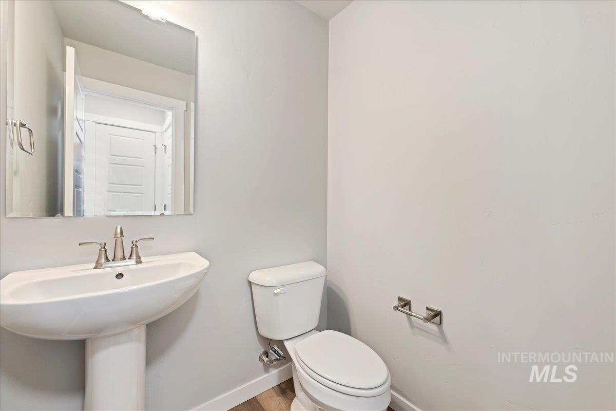 12489 W Victory Rd Property Photo 19