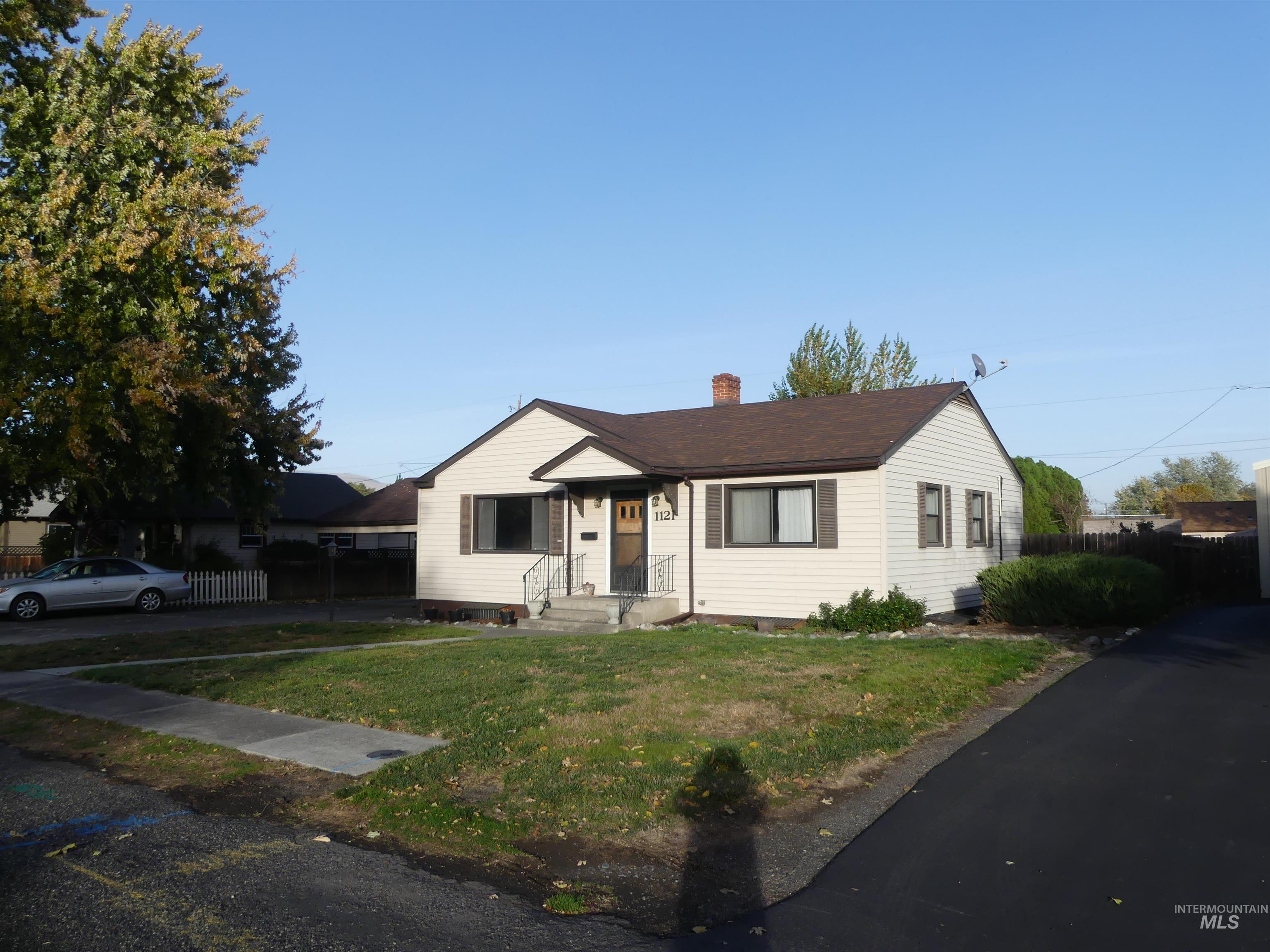 1121 10th St Property Photo 3