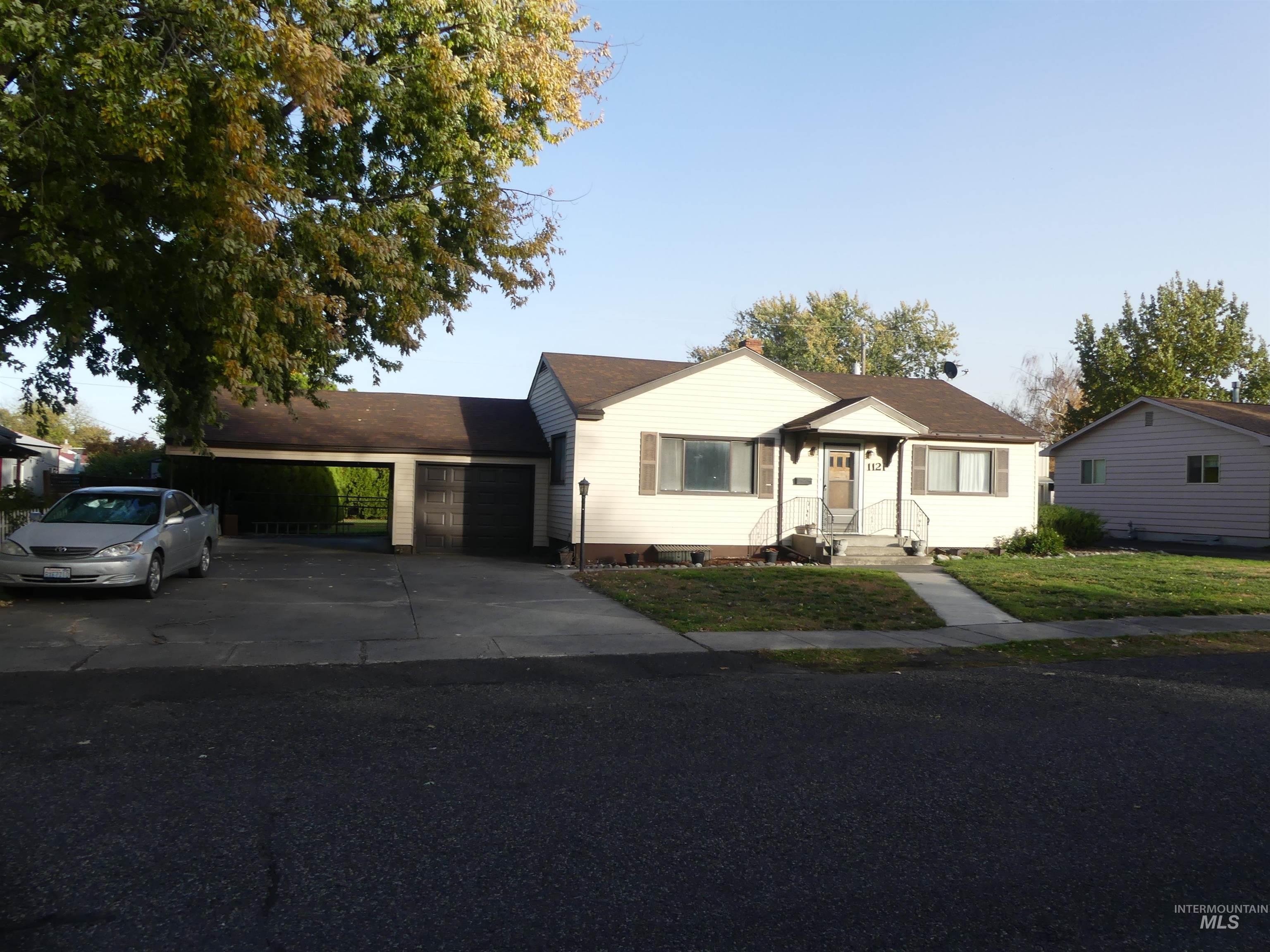 1121 10th St Property Photo 5