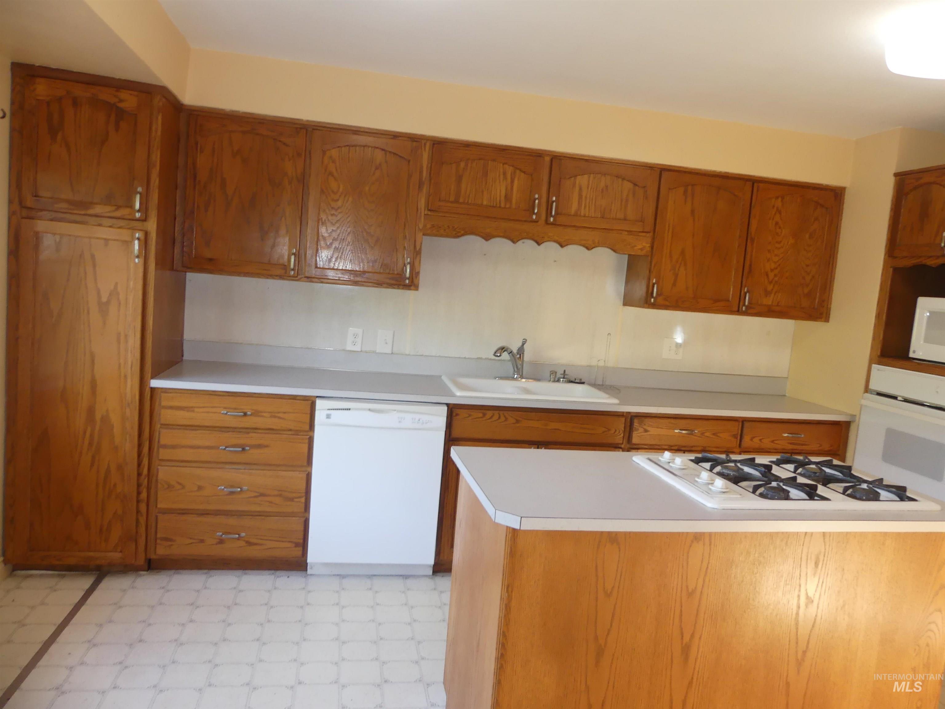 1121 10th St Property Photo 9