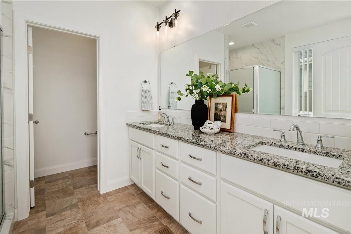 5827 W Riva Capri St Property Photo 23