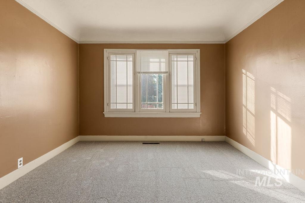 407 5th Ave Property Photo 11
