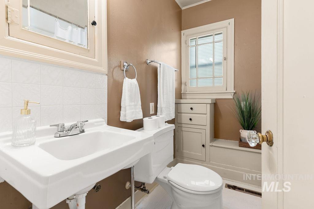 407 5th Ave Property Photo 15