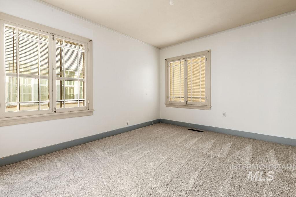 407 5th Ave Property Photo 17