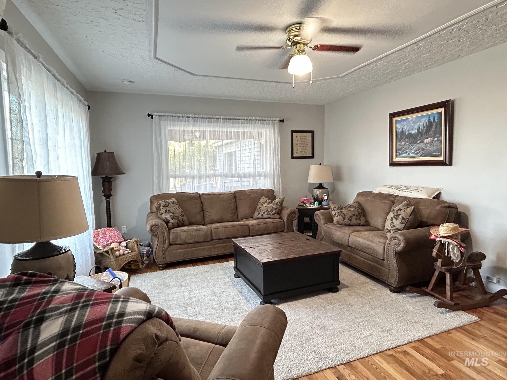 1306 Burrell Ave Property Photo 3