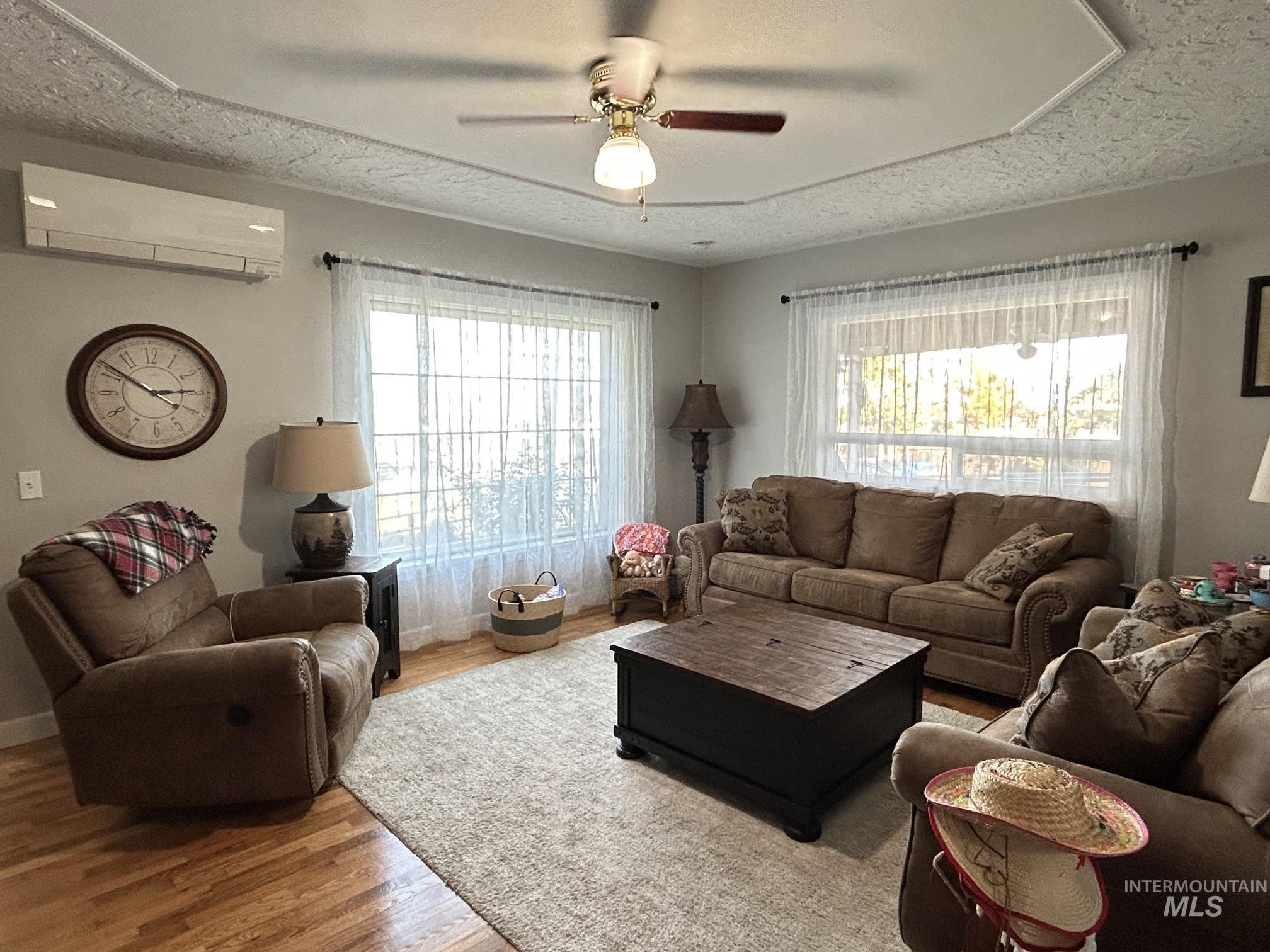 1306 Burrell Ave Property Photo 4