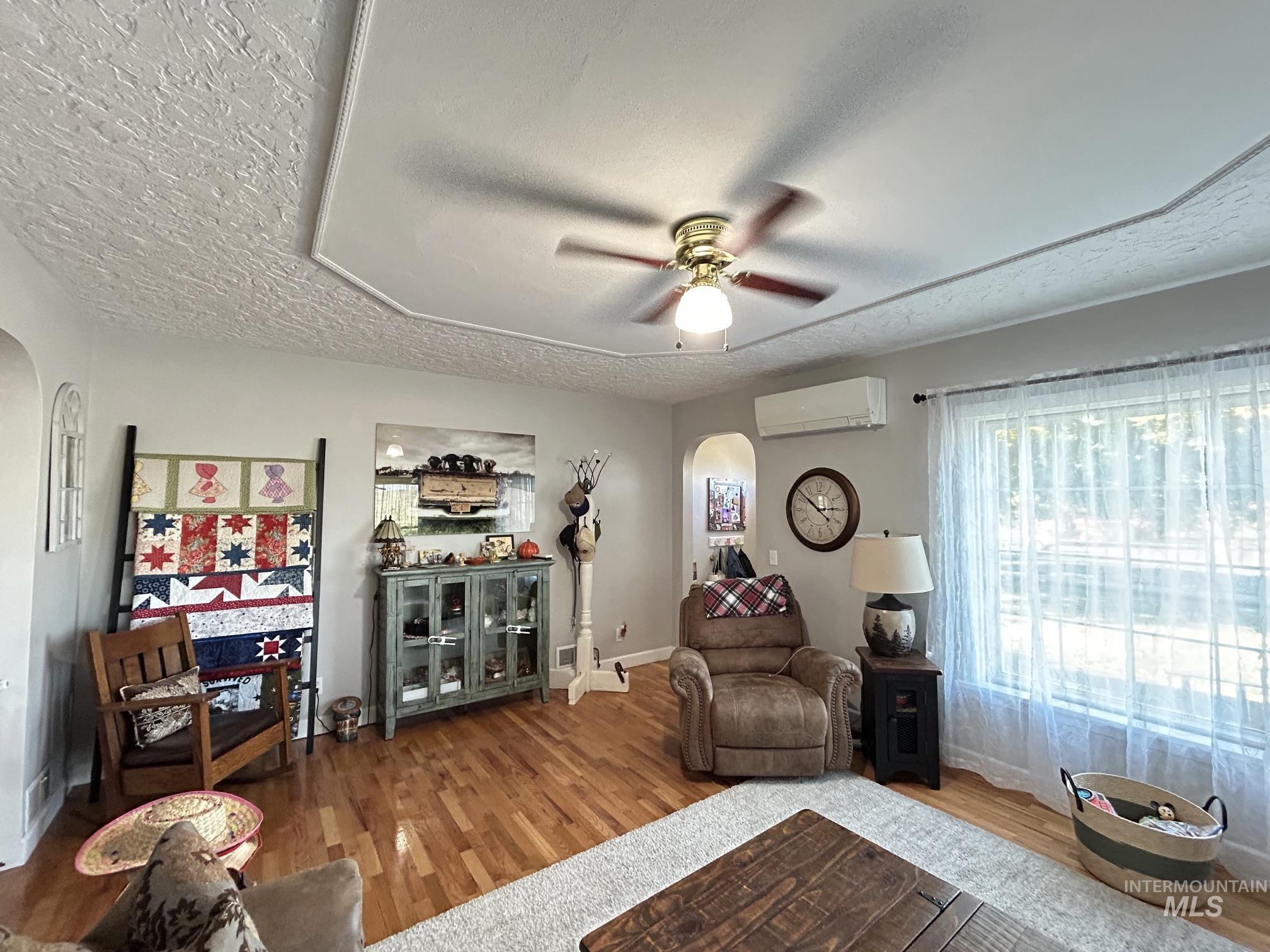 1306 Burrell Ave Property Photo 5