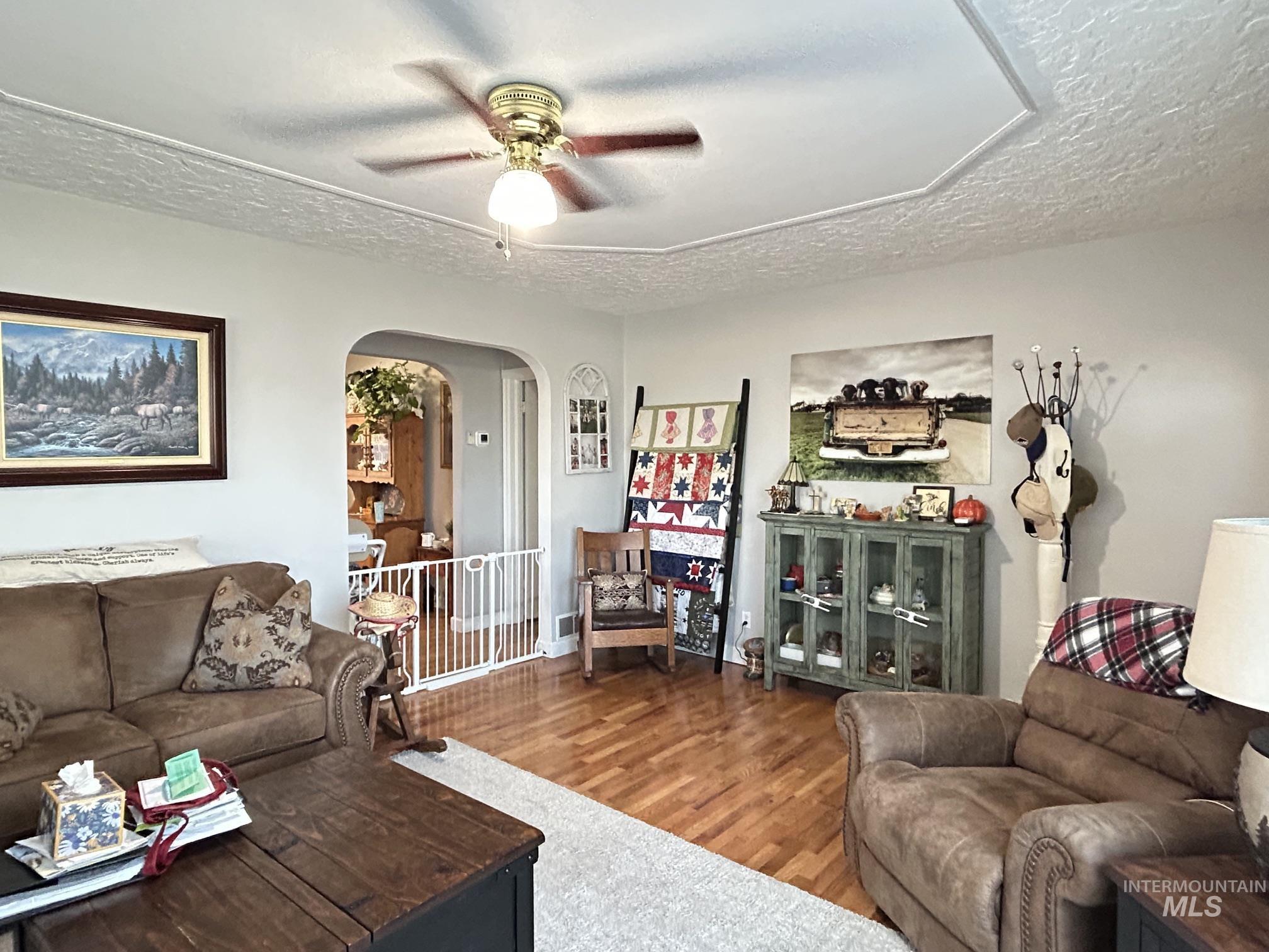 1306 Burrell Ave Property Photo 6