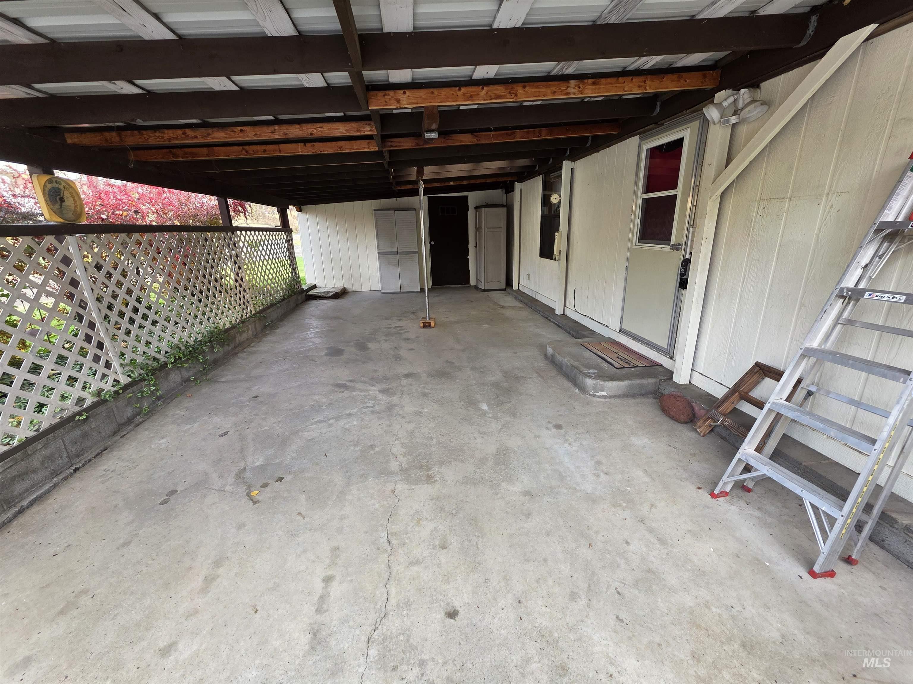 302 Tiffany Ln Property Photo 3