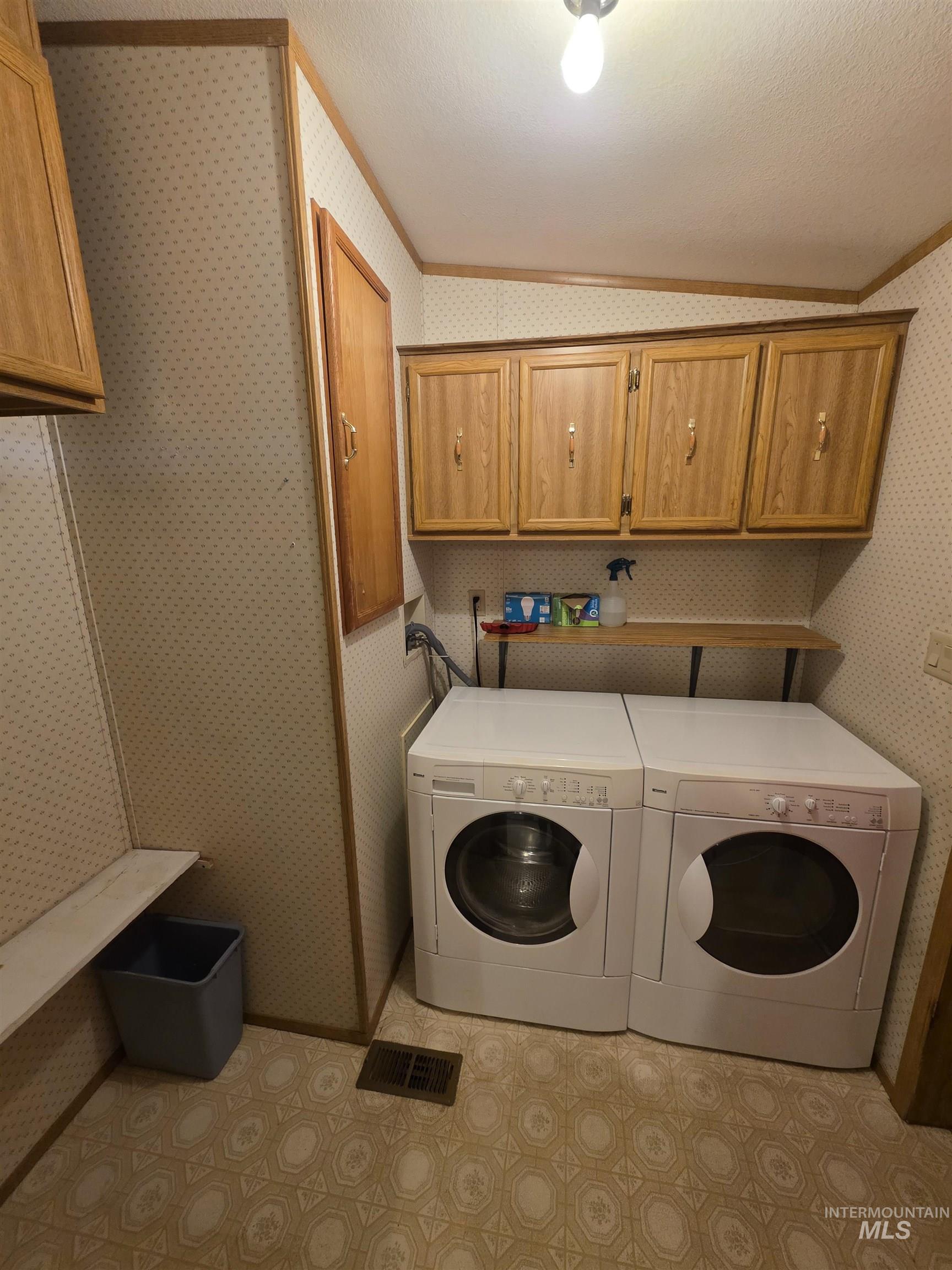 302 Tiffany Ln Property Photo 4