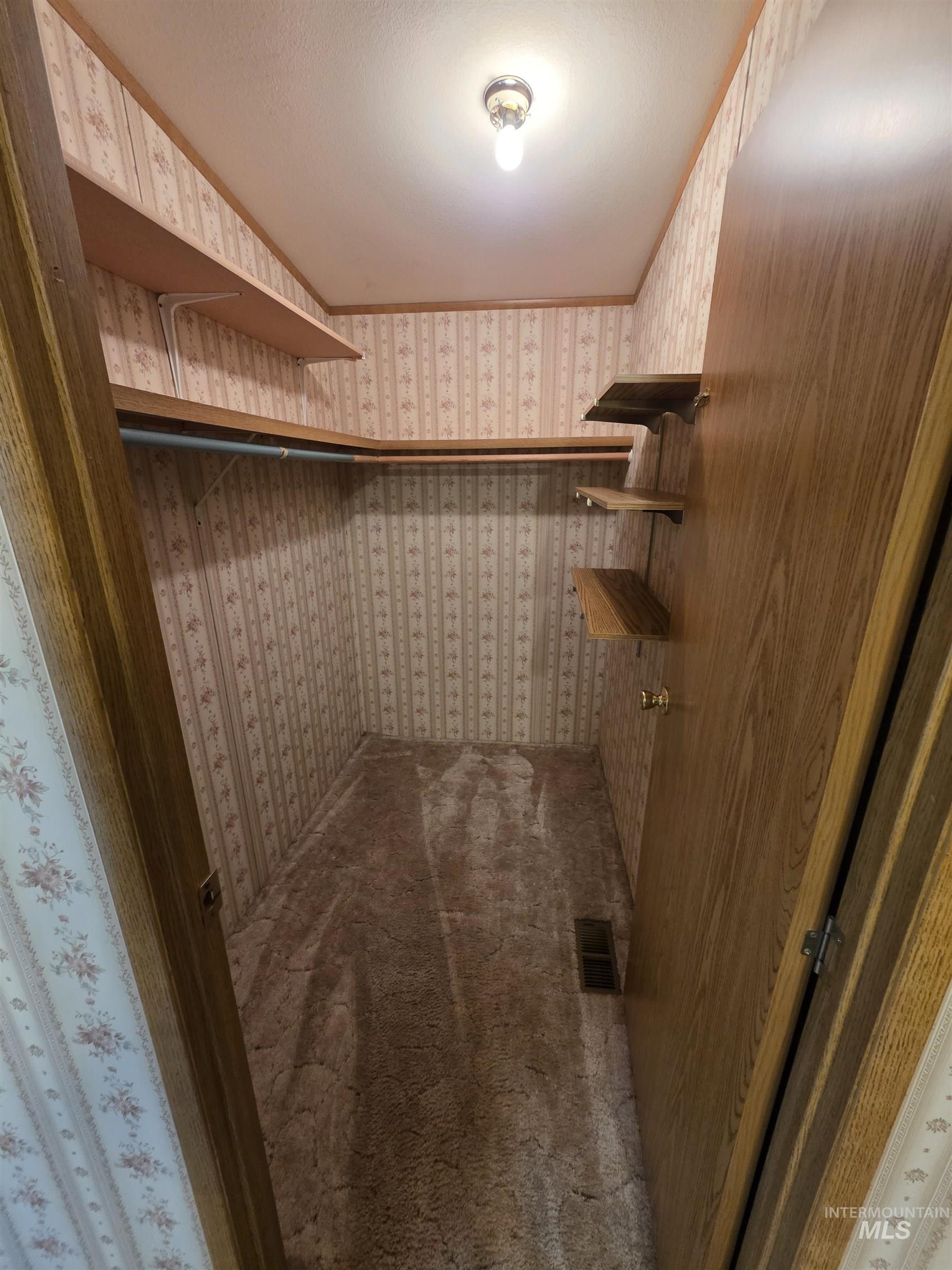 302 Tiffany Ln Property Photo 13