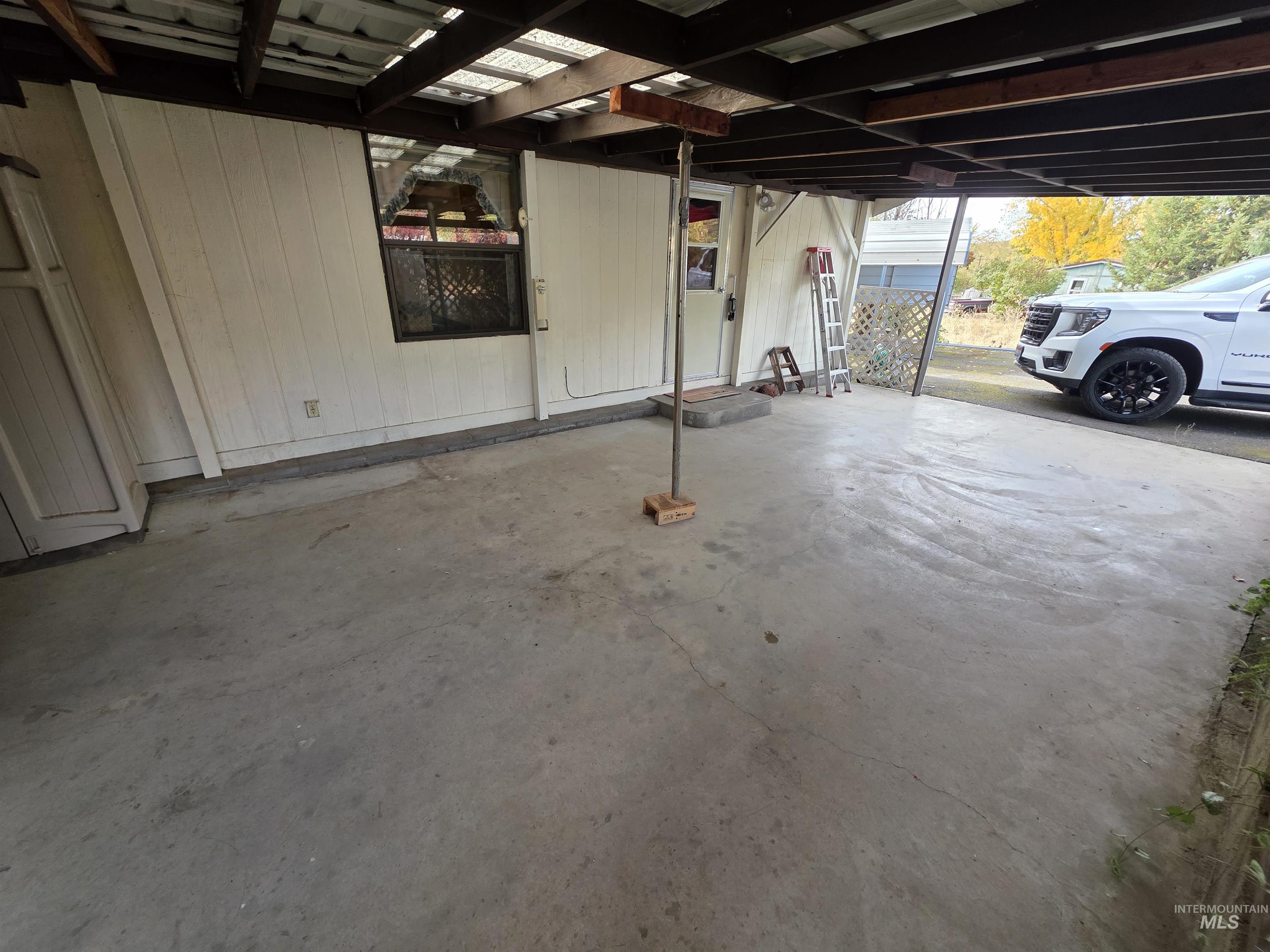 302 Tiffany Ln Property Photo 27