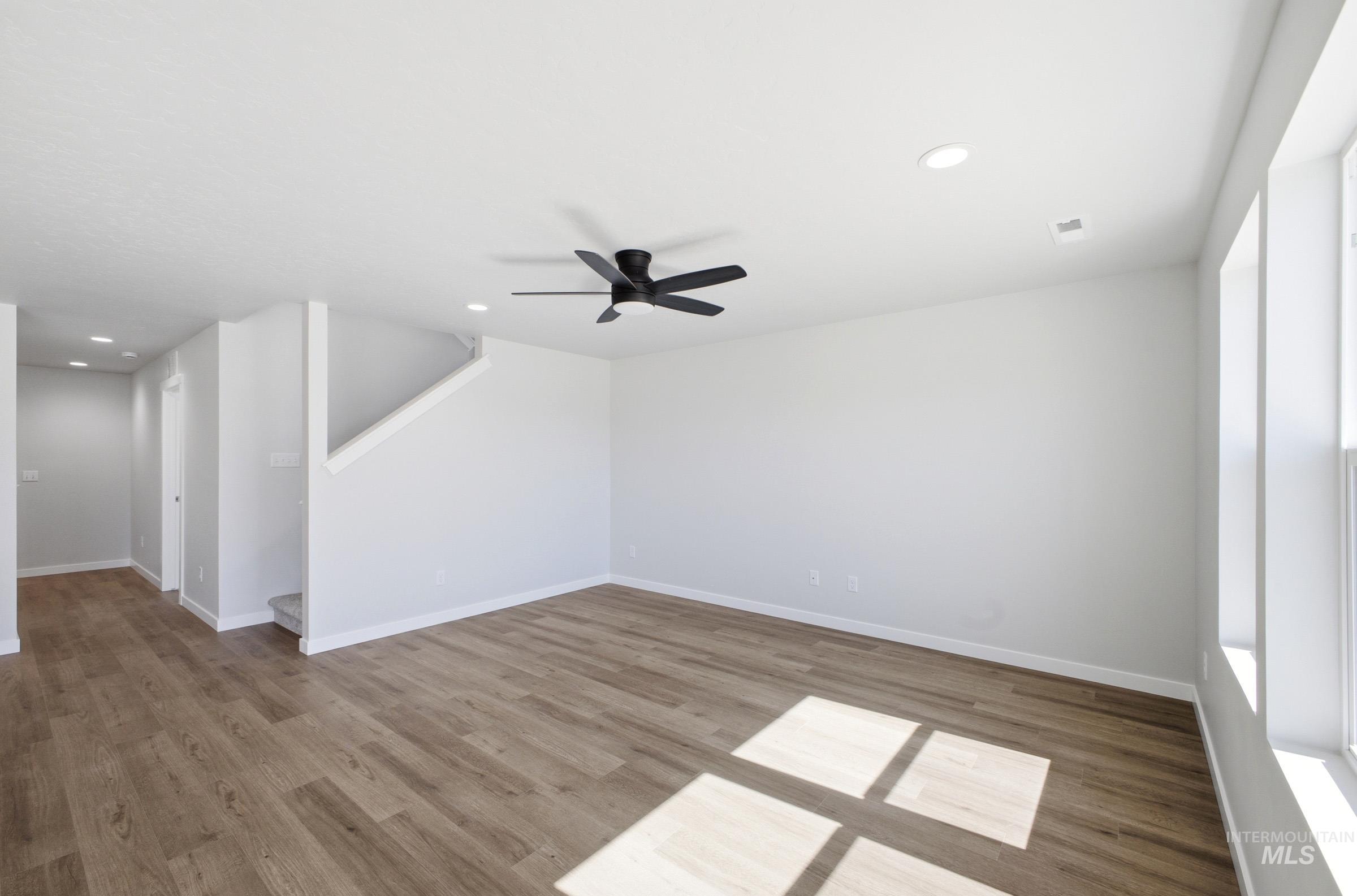 6905 S Lumberton Way Property Photo 8