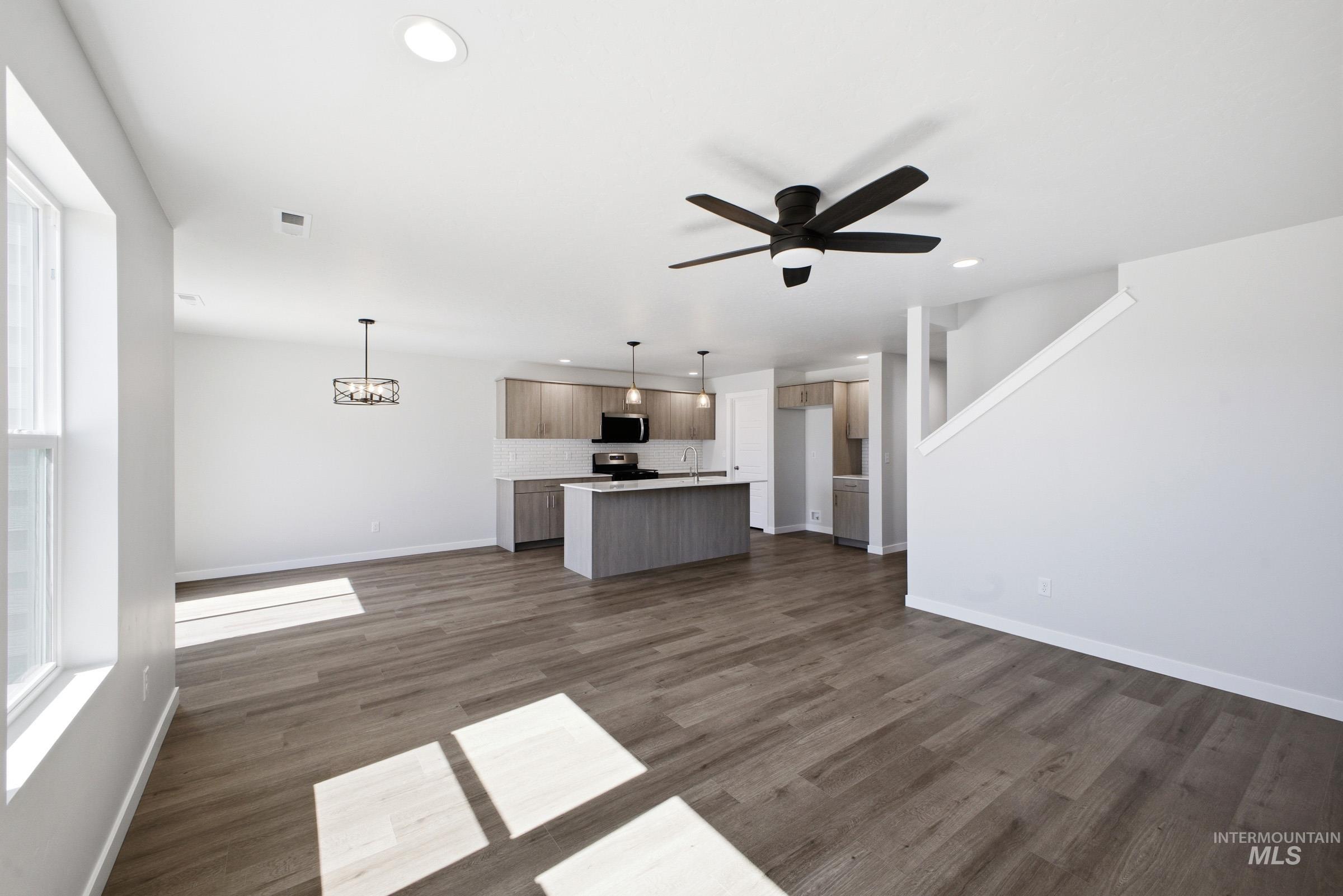 6905 S Lumberton Way Property Photo 9