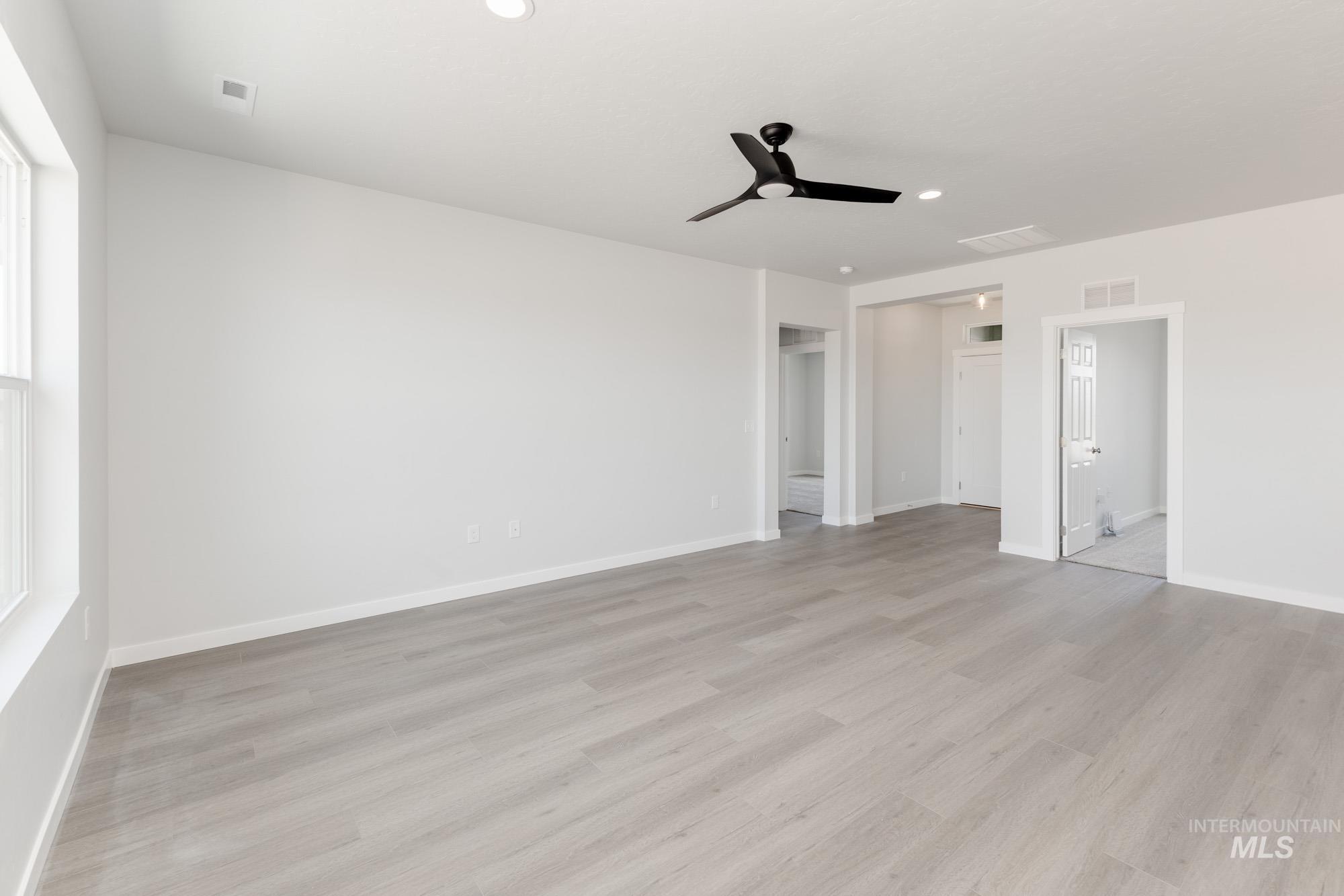 16872 Grain Bin Way Property Photo 4
