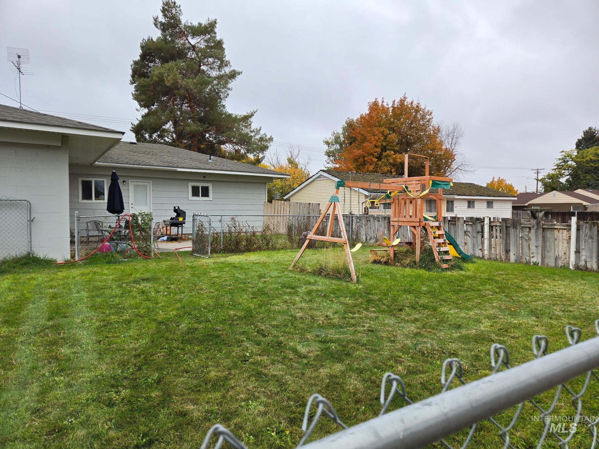 2163 Elizabeth Boulevard Property Photo 2