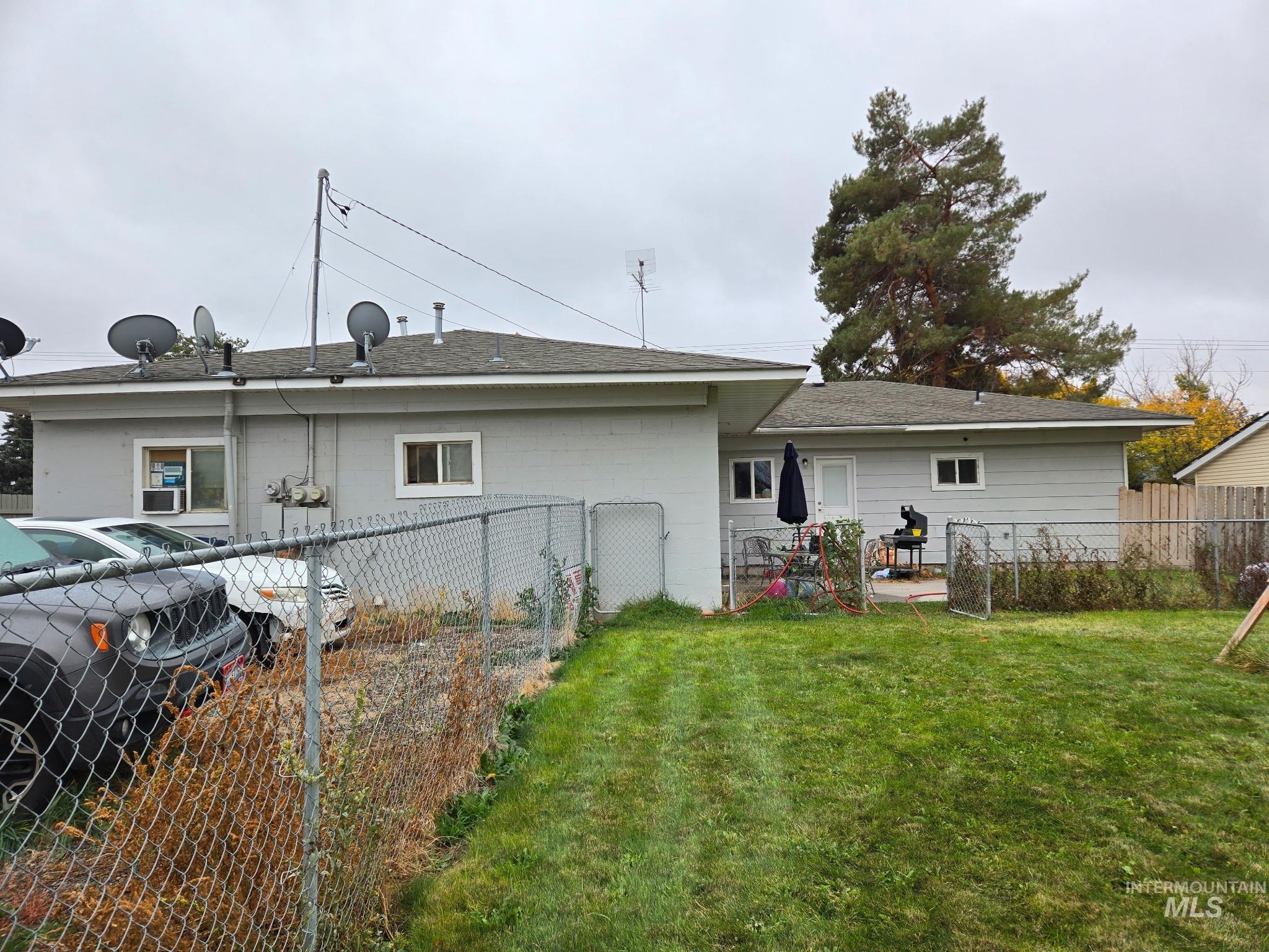 2163 Elizabeth Boulevard Property Photo 3