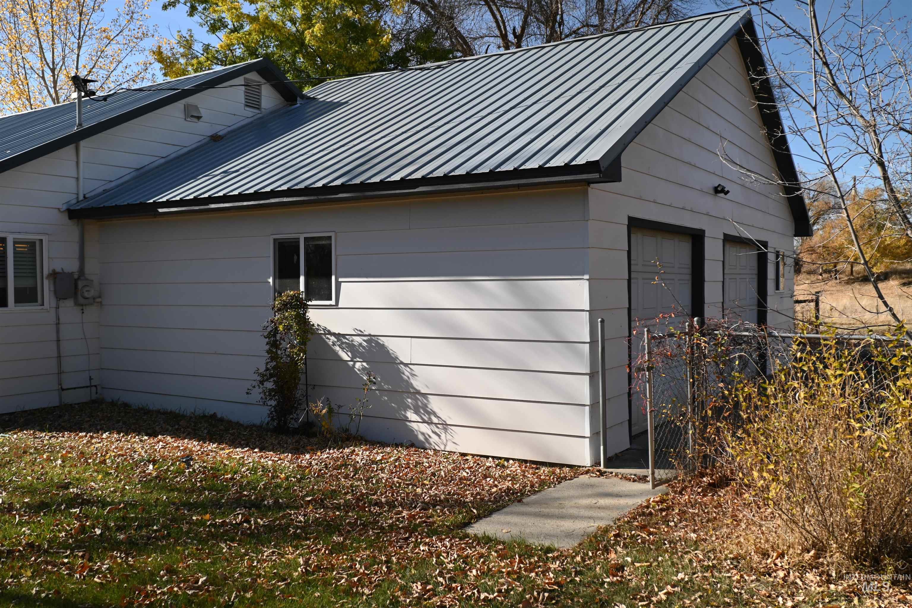 335 N Superior St Property Photo 5