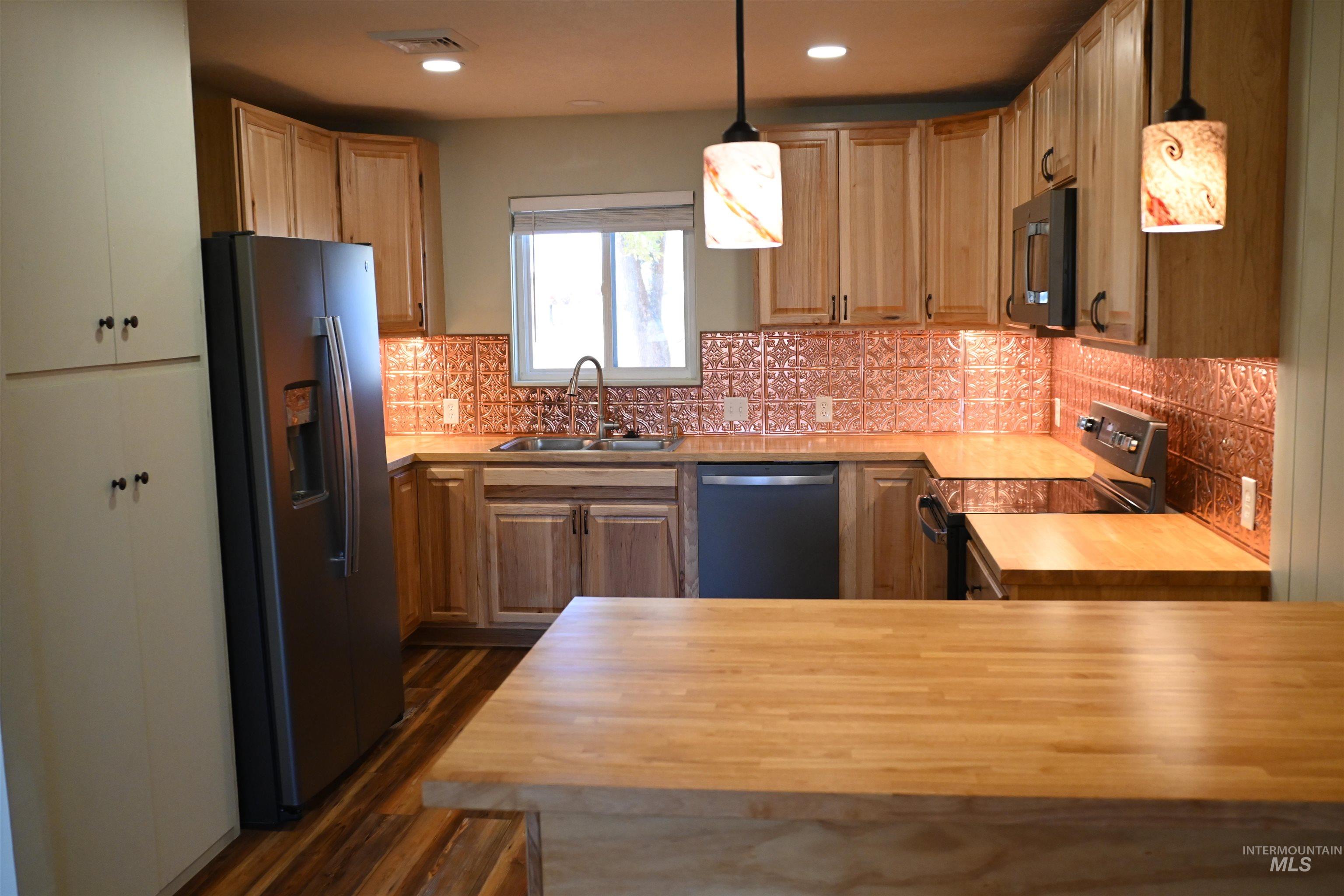 335 N Superior St Property Photo 8