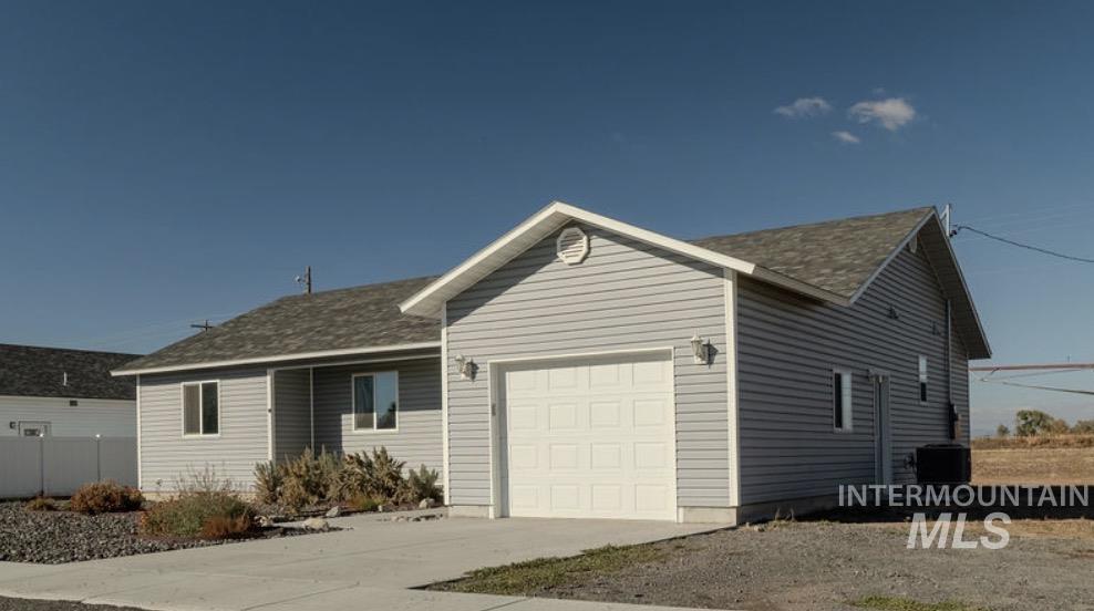 540 7th Ave W Property Photo 1