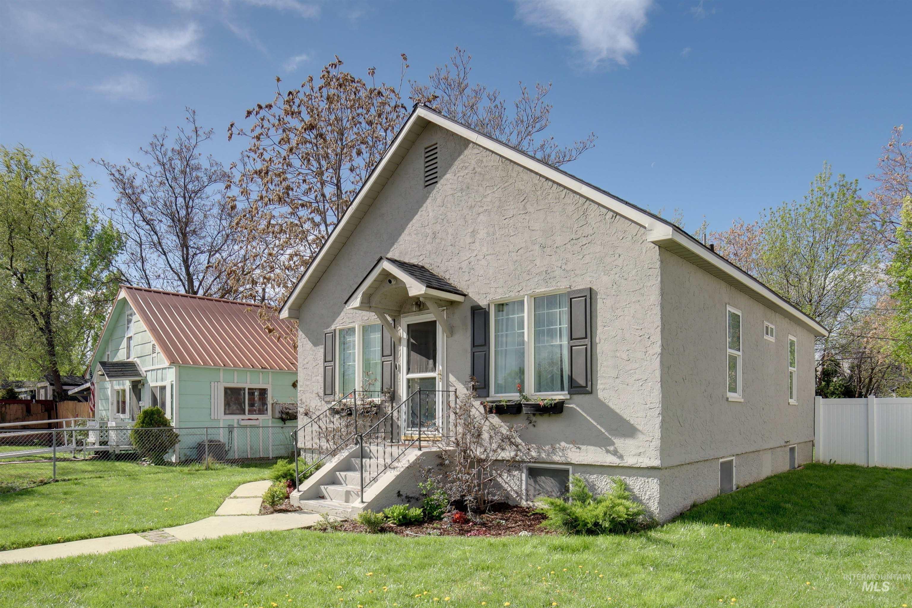 1210 Arthur Property Photo 3