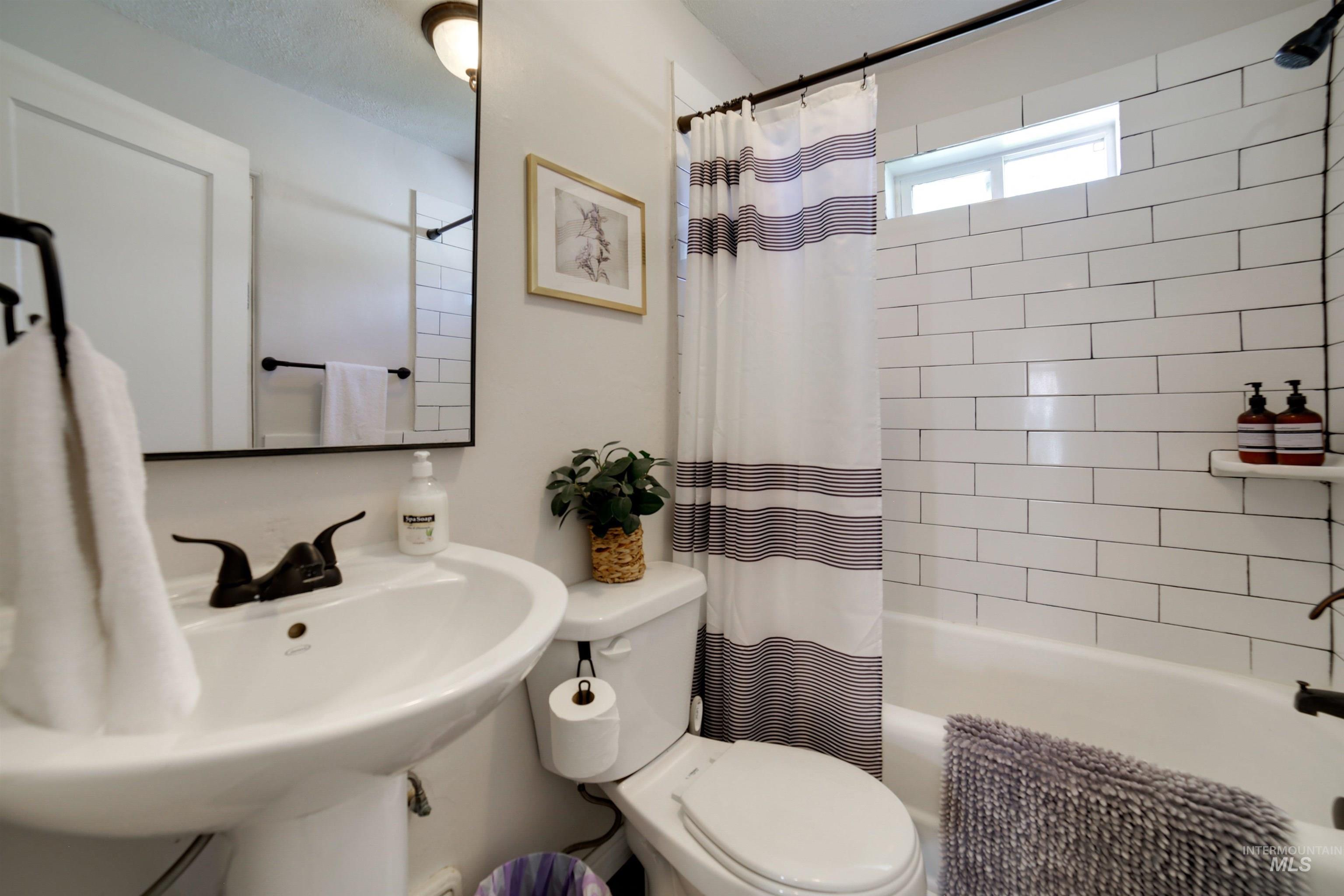 1210 Arthur Property Photo 19