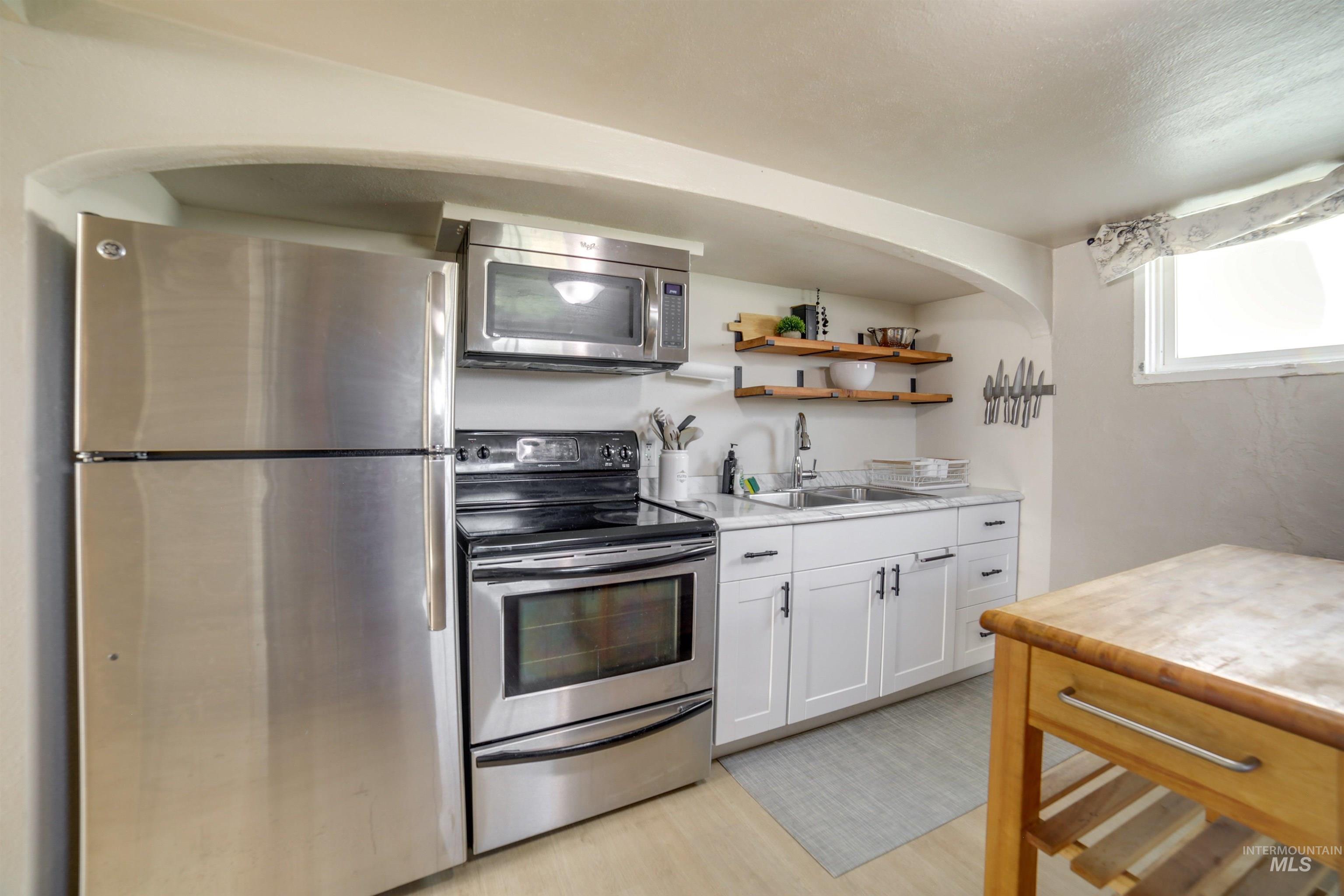 1210 Arthur Property Photo 27