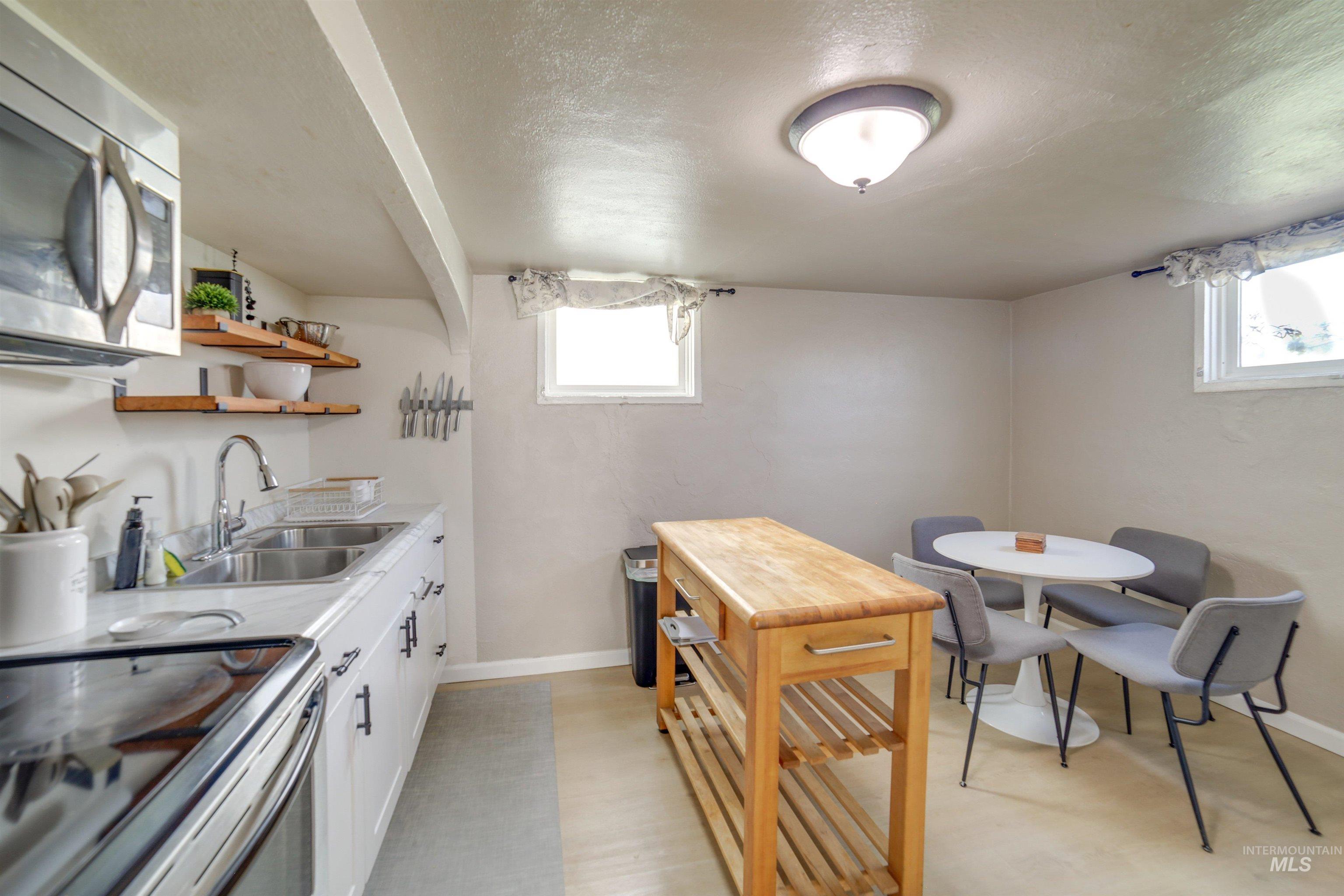 1210 Arthur Property Photo 28