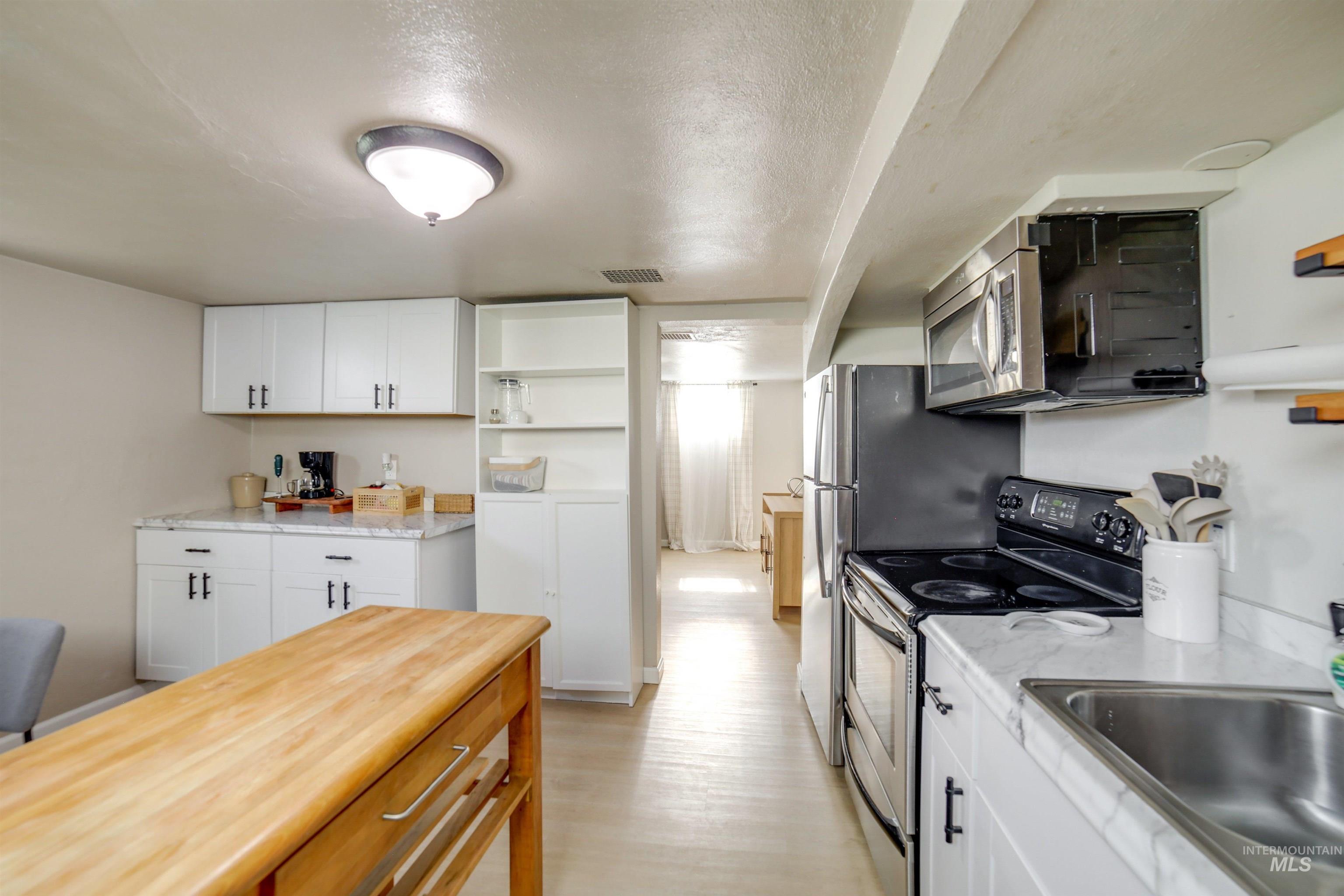 1210 Arthur Property Photo 29