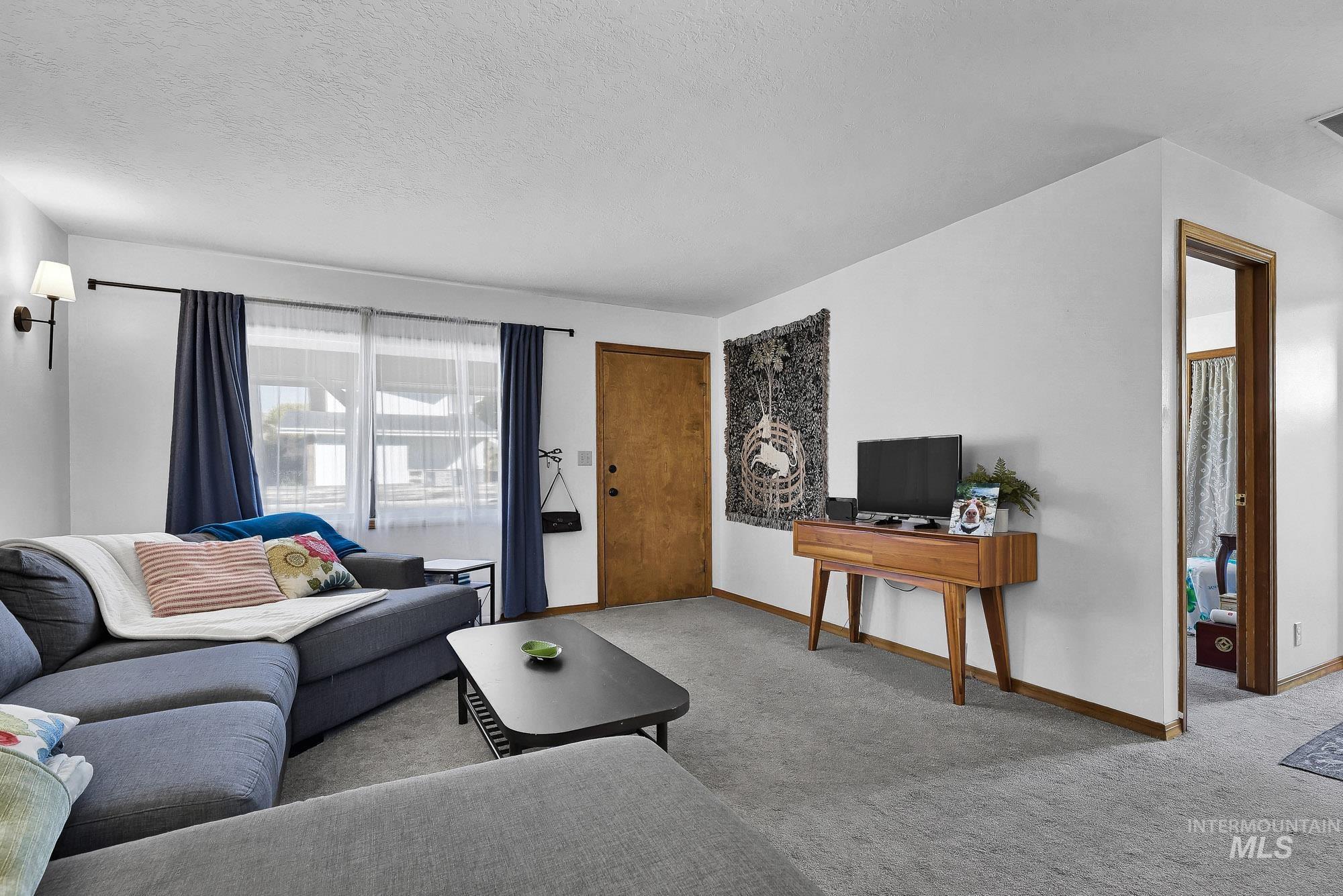 1701 S Division Ave Property Photo 9