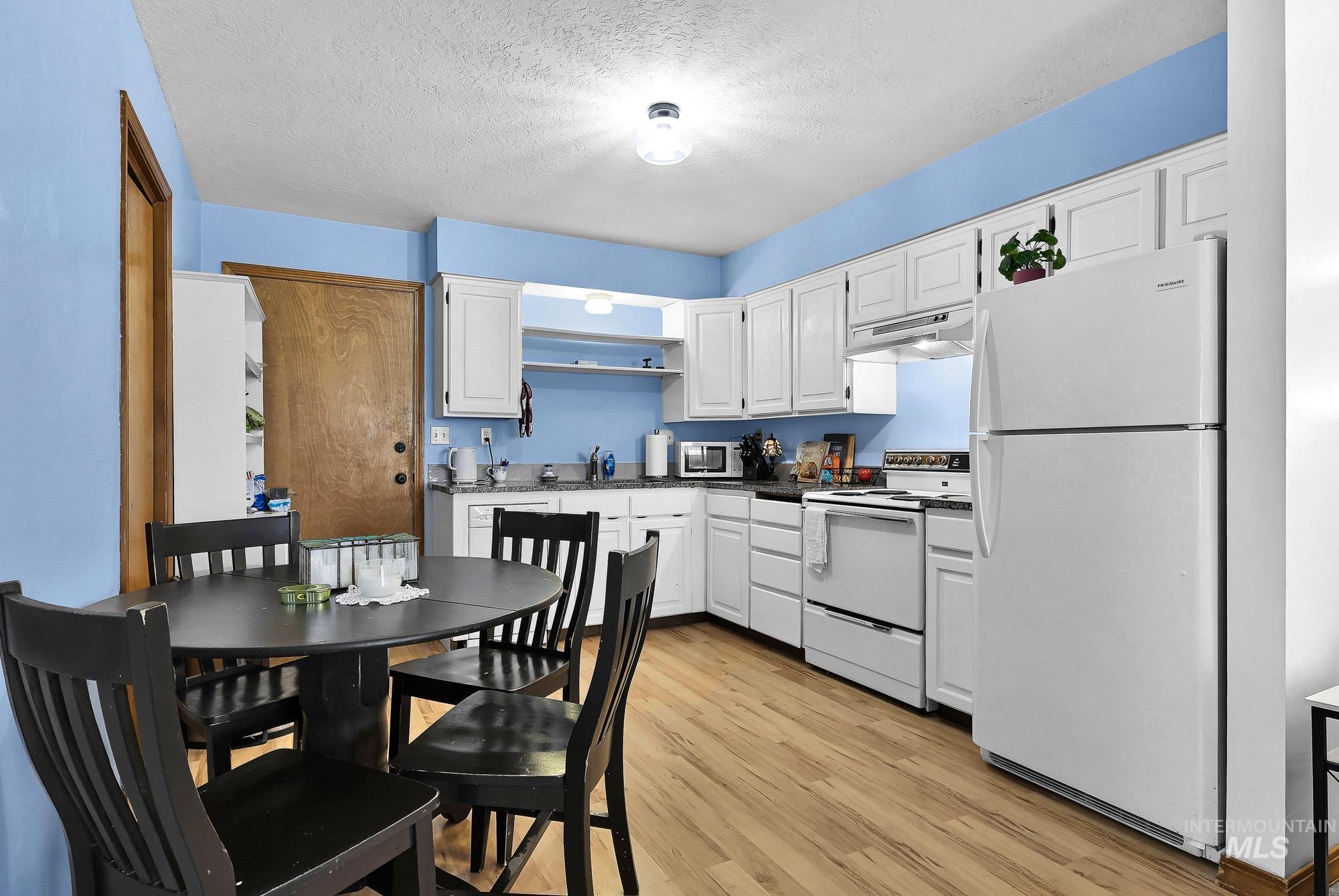 1701 S Division Ave Property Photo 10