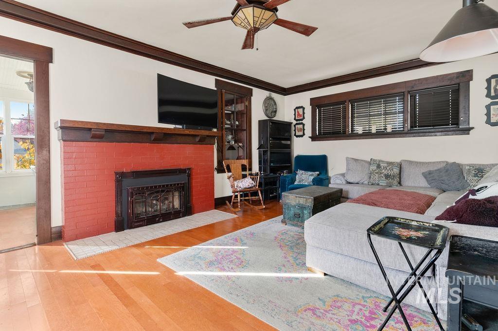 728 7th Street Property Photo 2