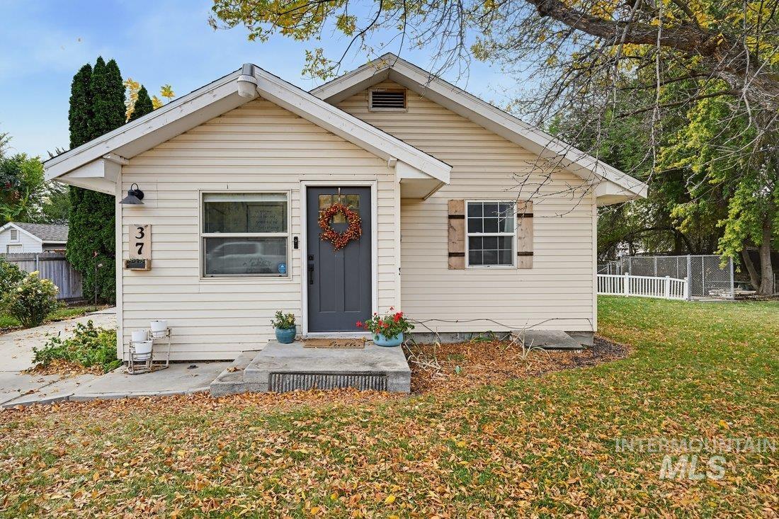 37 4th St. N. Property Photo 1