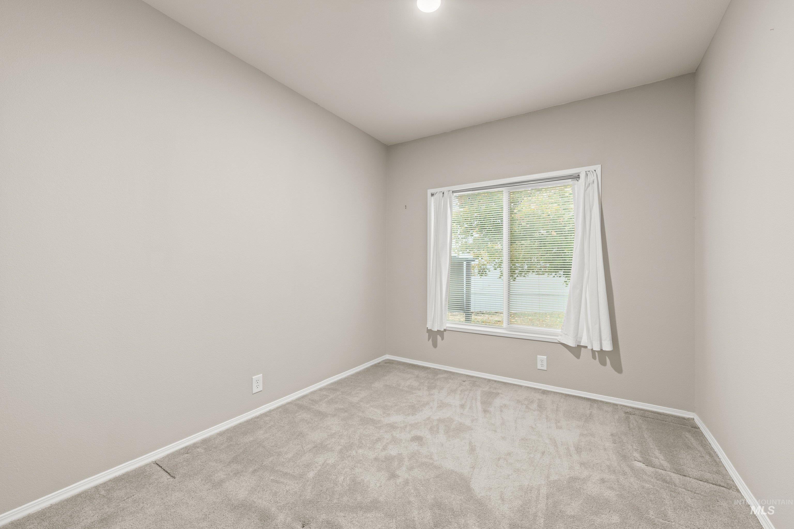 700 E Fairview Ave Property Photo 20