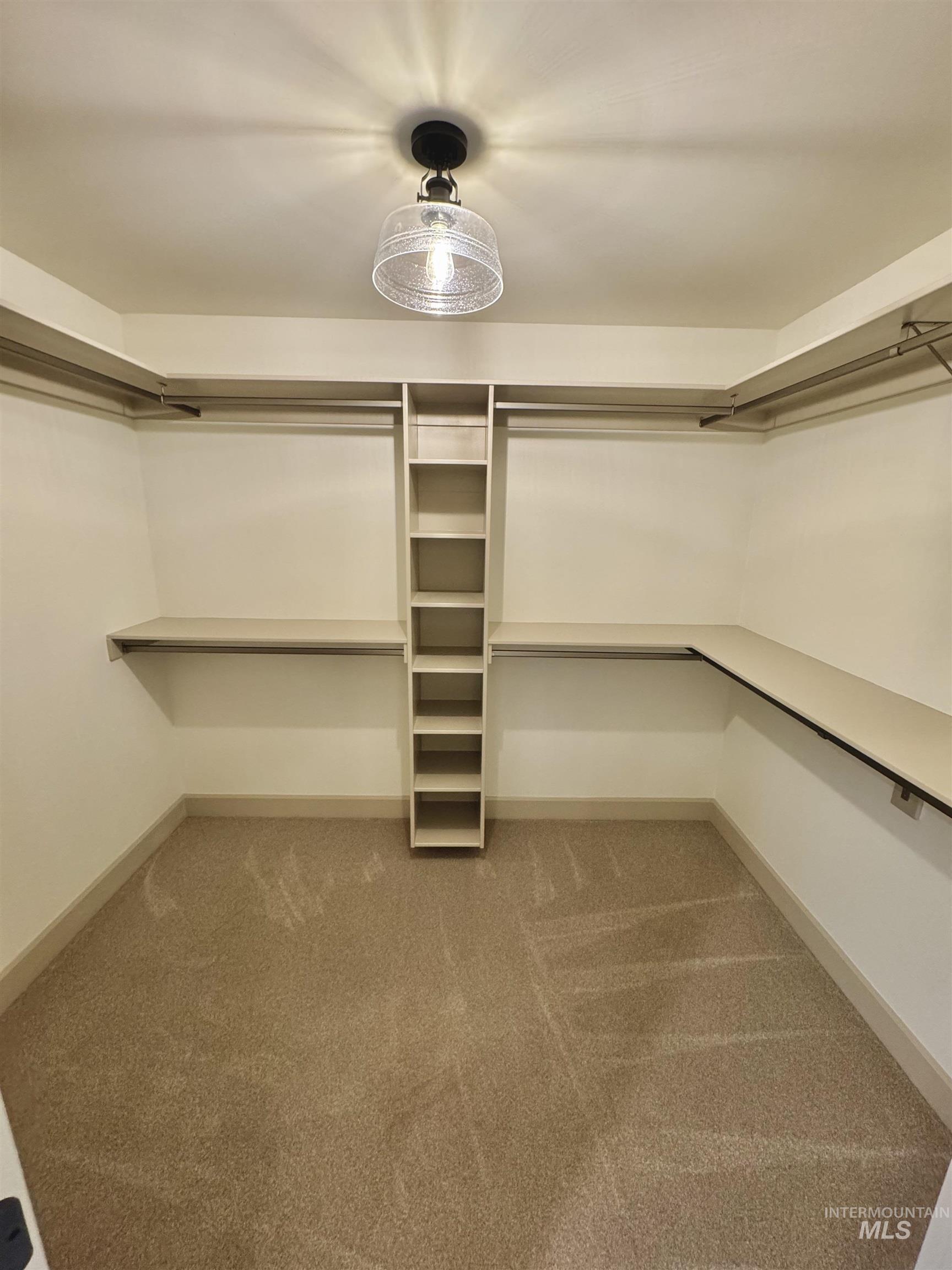 1442 Woodbury Drive Property Photo 12