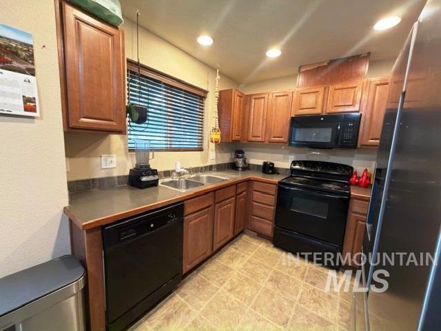 16185 Sunnyfield Ave Property Photo 5
