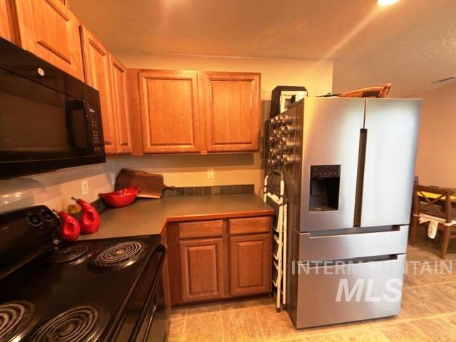 16185 Sunnyfield Ave Property Photo 6