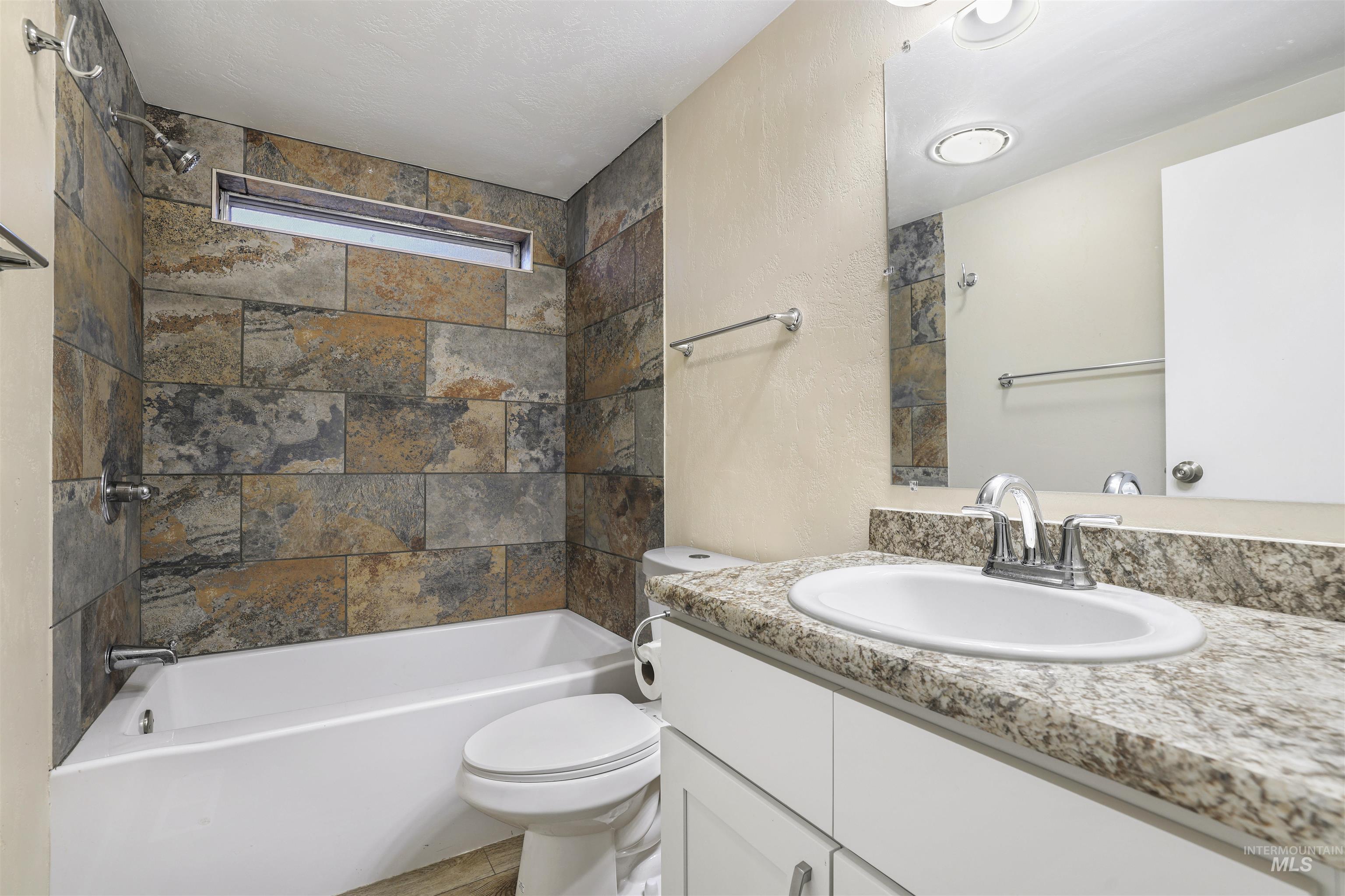 4342 N 1430 E Property Photo 25