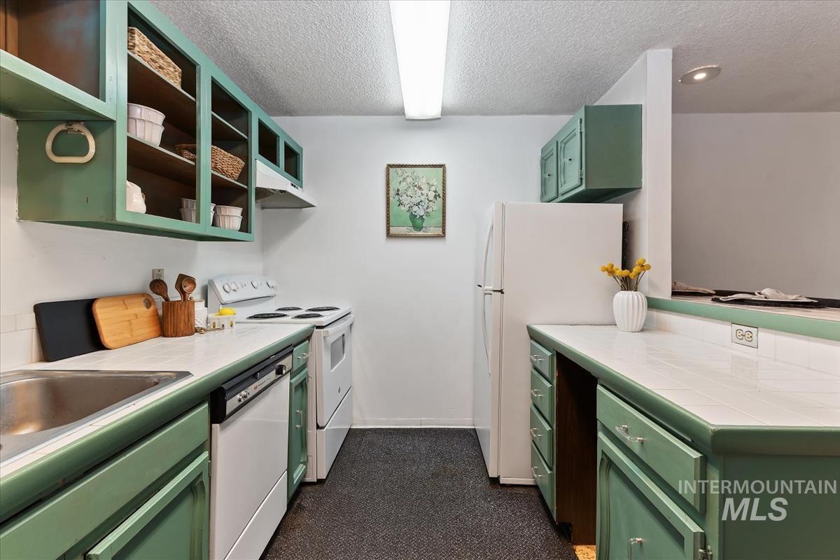 1120 N Camelot Property Photo 13