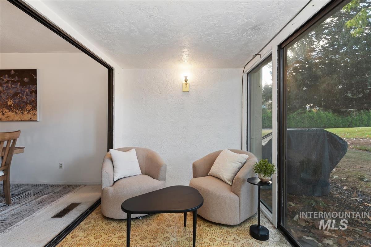 1120 N Camelot Property Photo 16