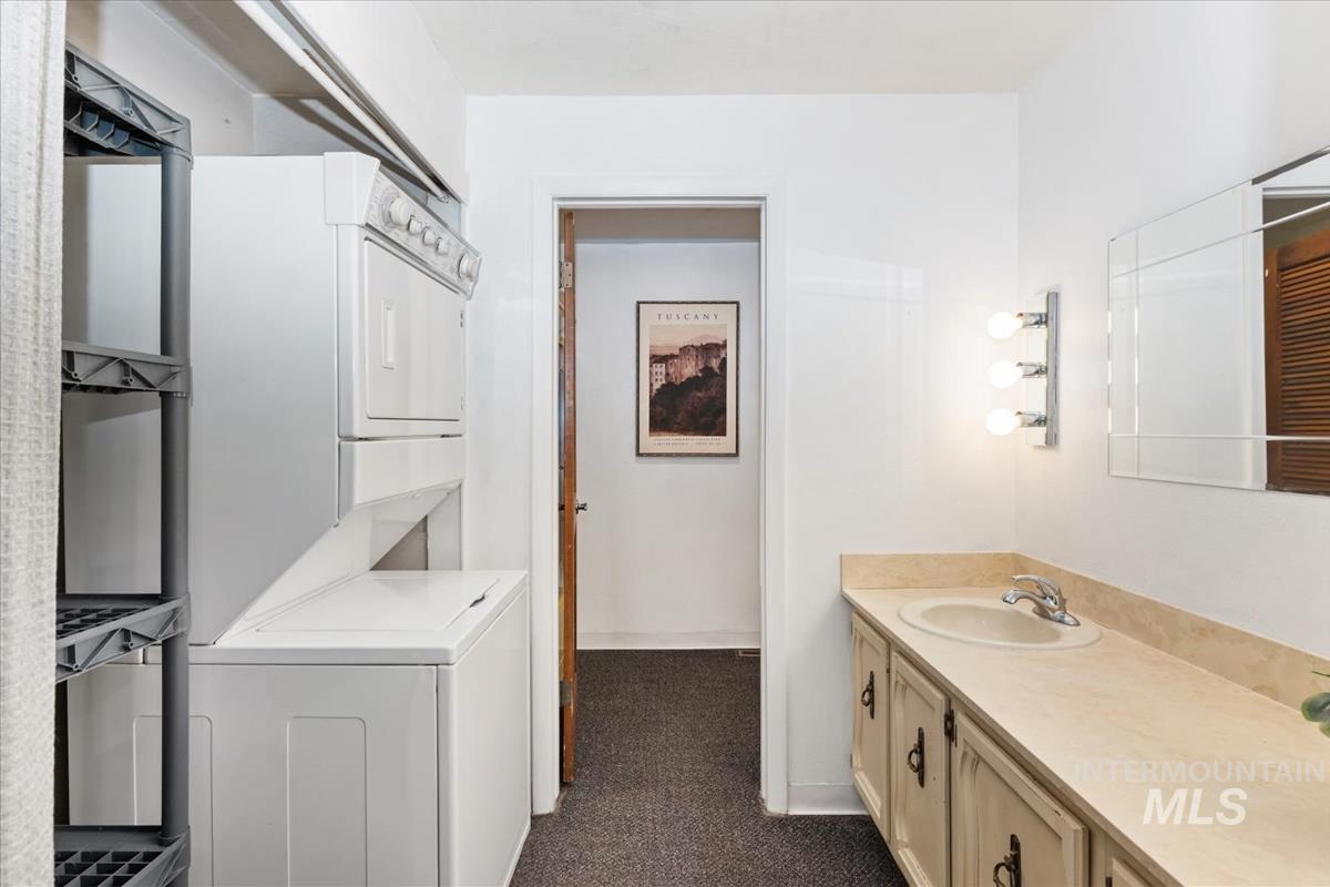 1120 N Camelot Property Photo 19